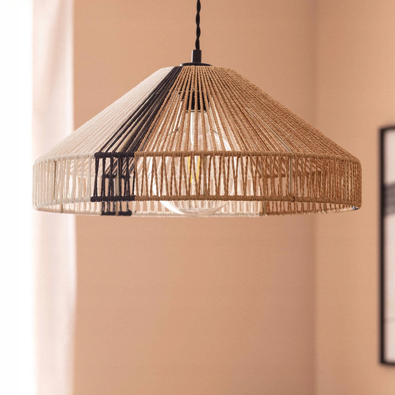 Závěsná lampa z pleteného papíru Dumas