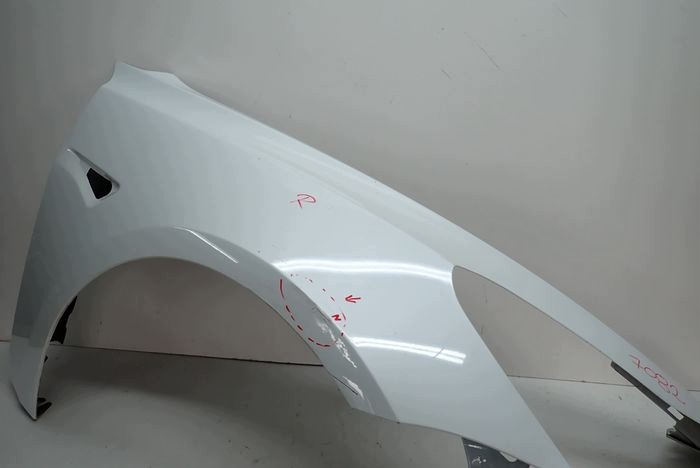 TESLA III 3 17-23 blatník pravý přední předek