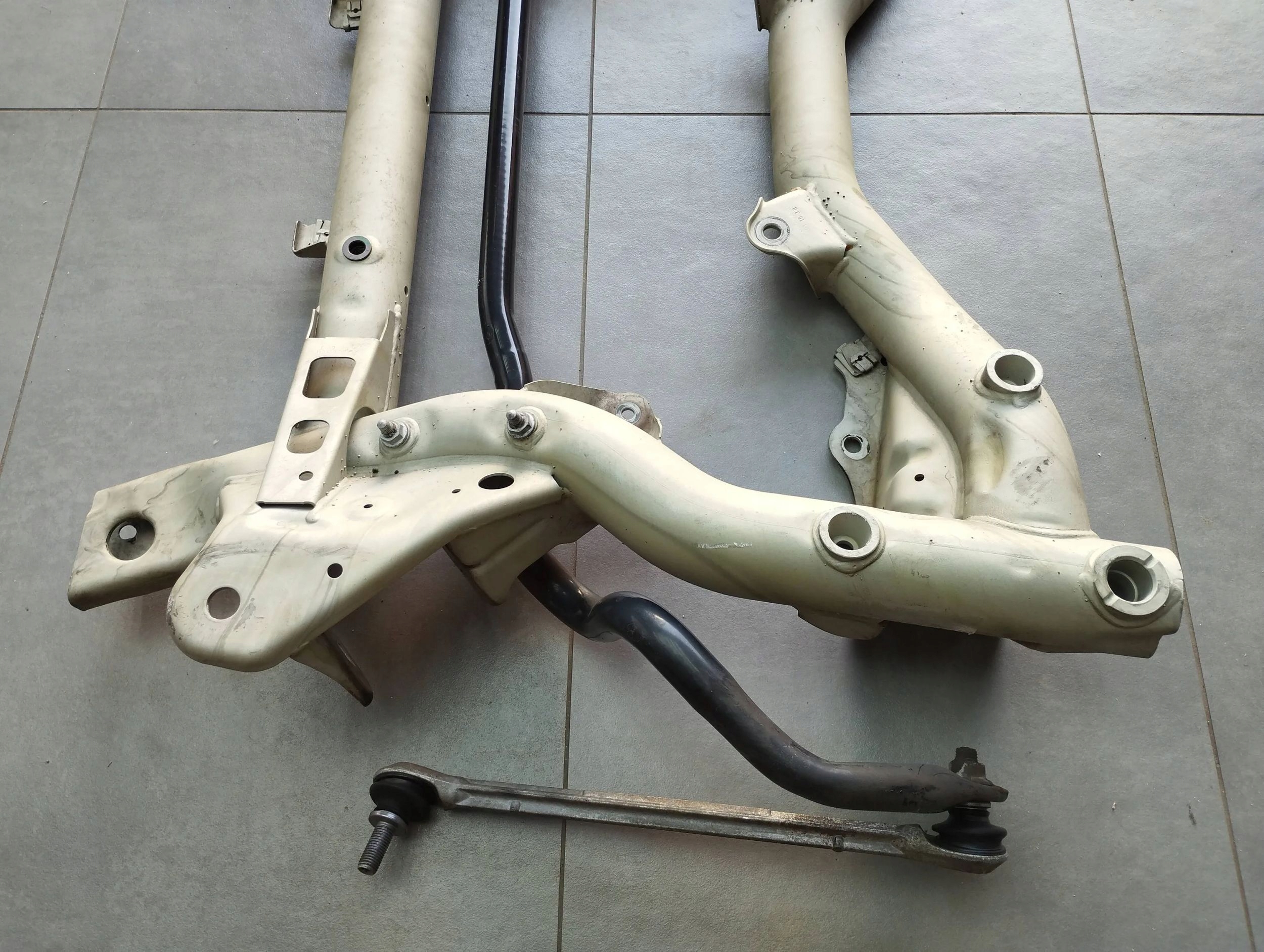 Mercedes-Benz CLS C218 axle beam subframe axle beam A212628061