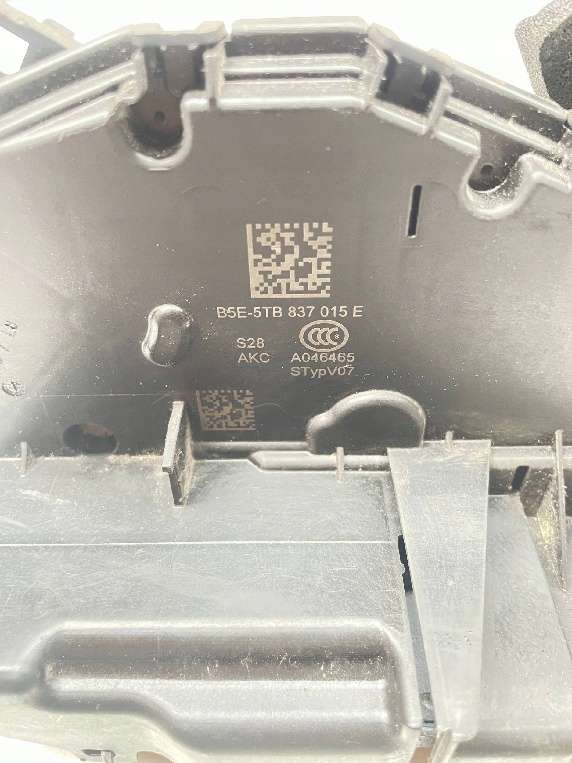 VOLKSWAGEN SEAT SKODA lock door left front 5TB837015E !J
