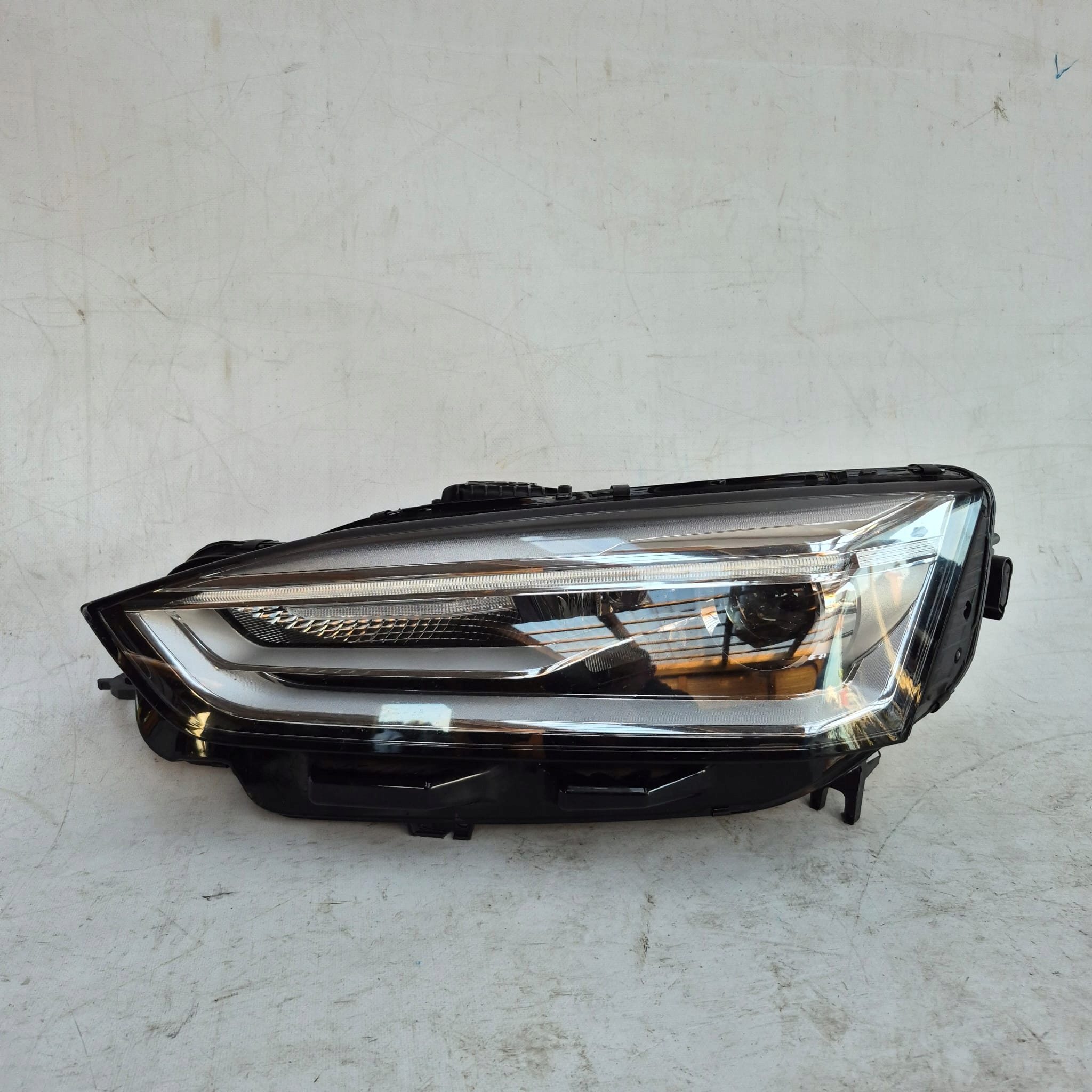 AUDI A5 8W 8W6 16- light left front front BI-XENON 8W6941005C