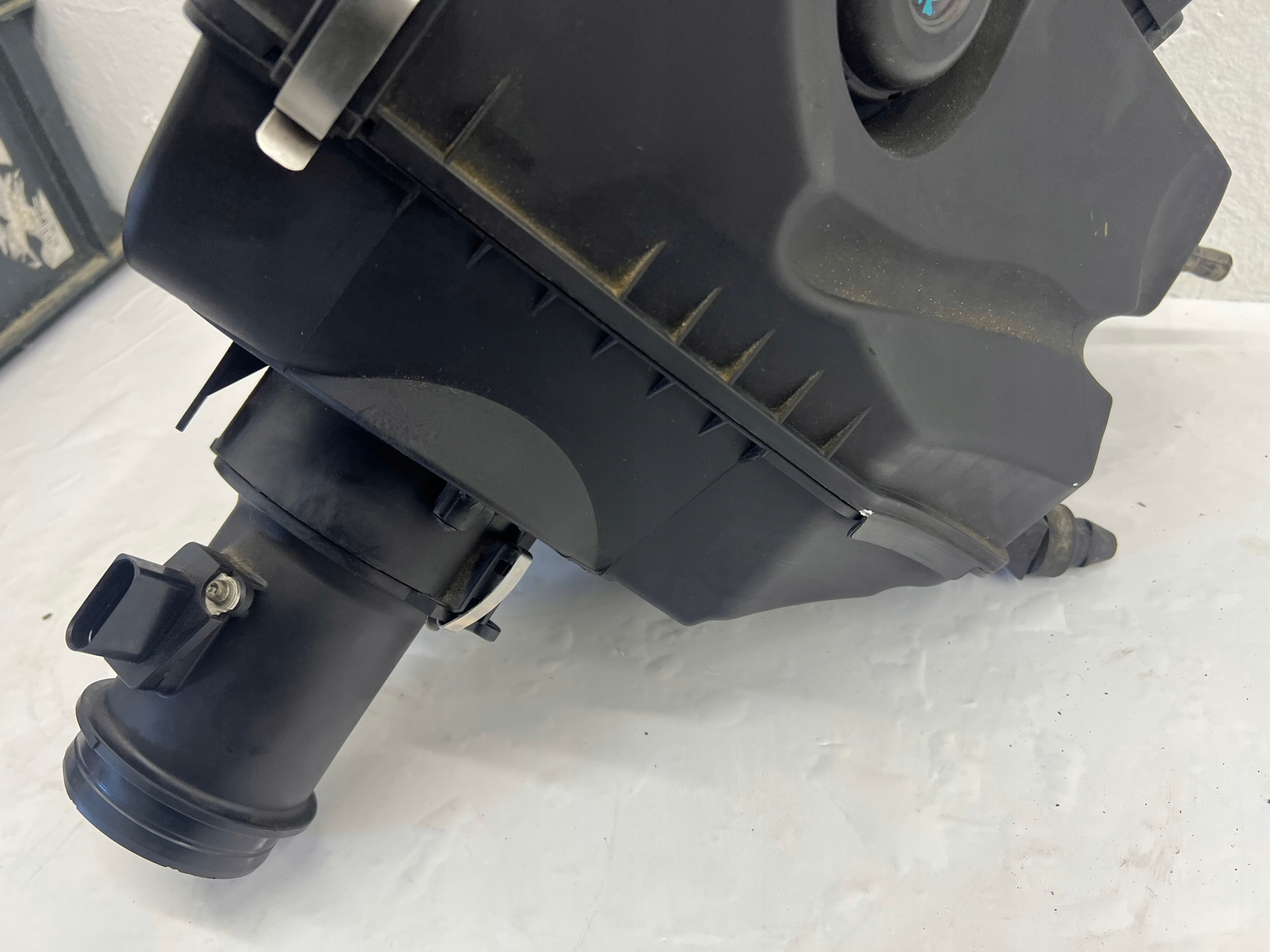 Gehäuse filter luft AUDI A6 C6 3.0 TDI 4F0133837BB