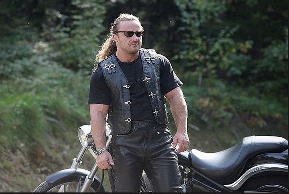 KAMIZELKA SKÓRZANA Z KARABIŃCZYKAMI CHOPPER r. M Producent Rypard