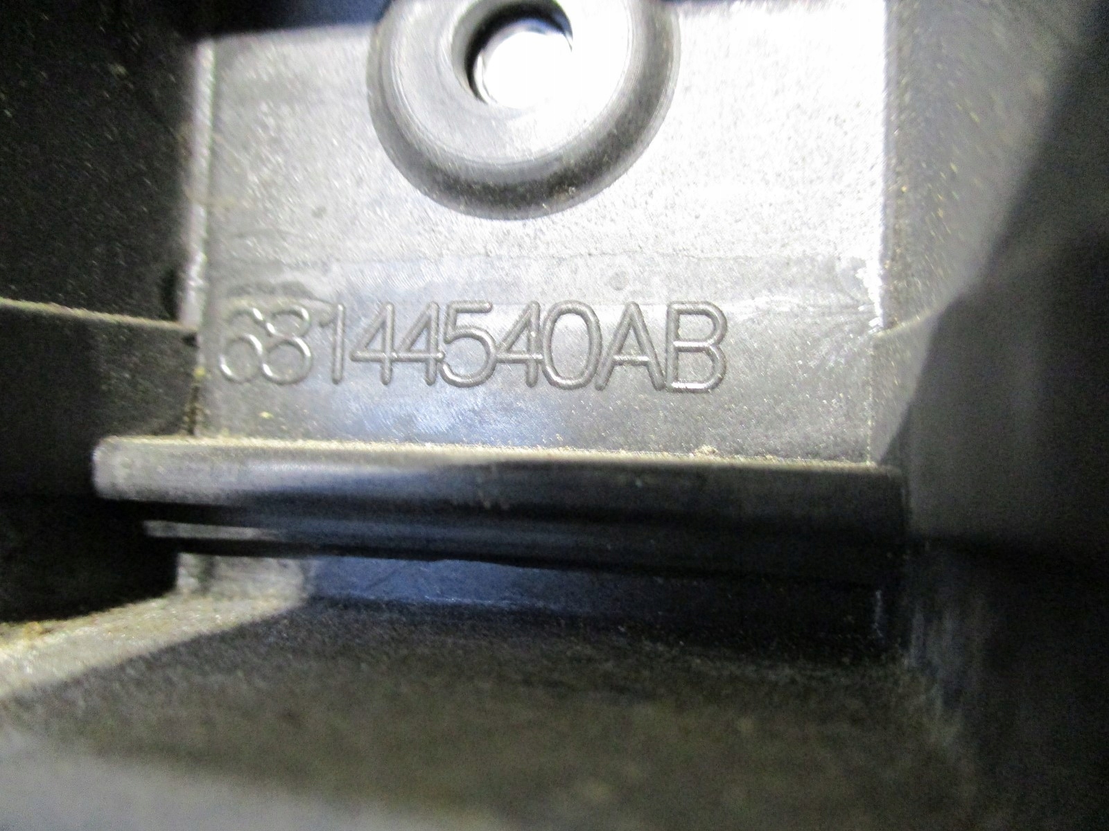 support holder supports JEEP CHEROKEE 681445540AB