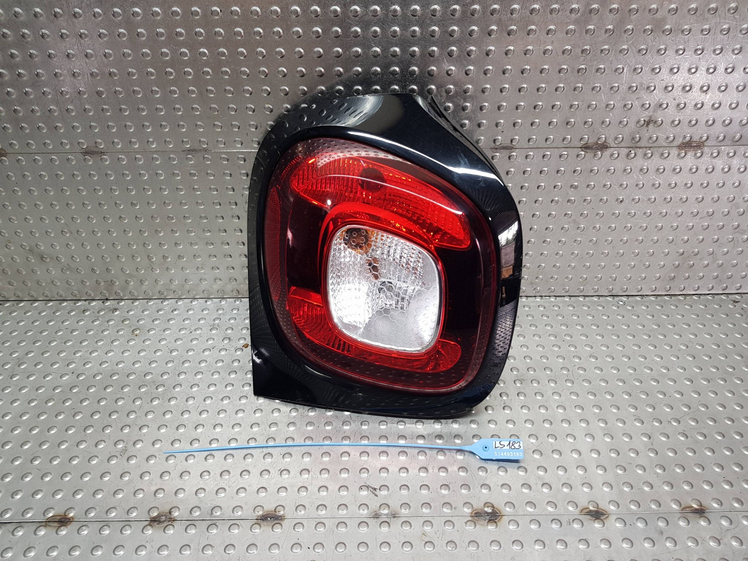 light left rear part A4539063100 SMART FORFOUR II 14