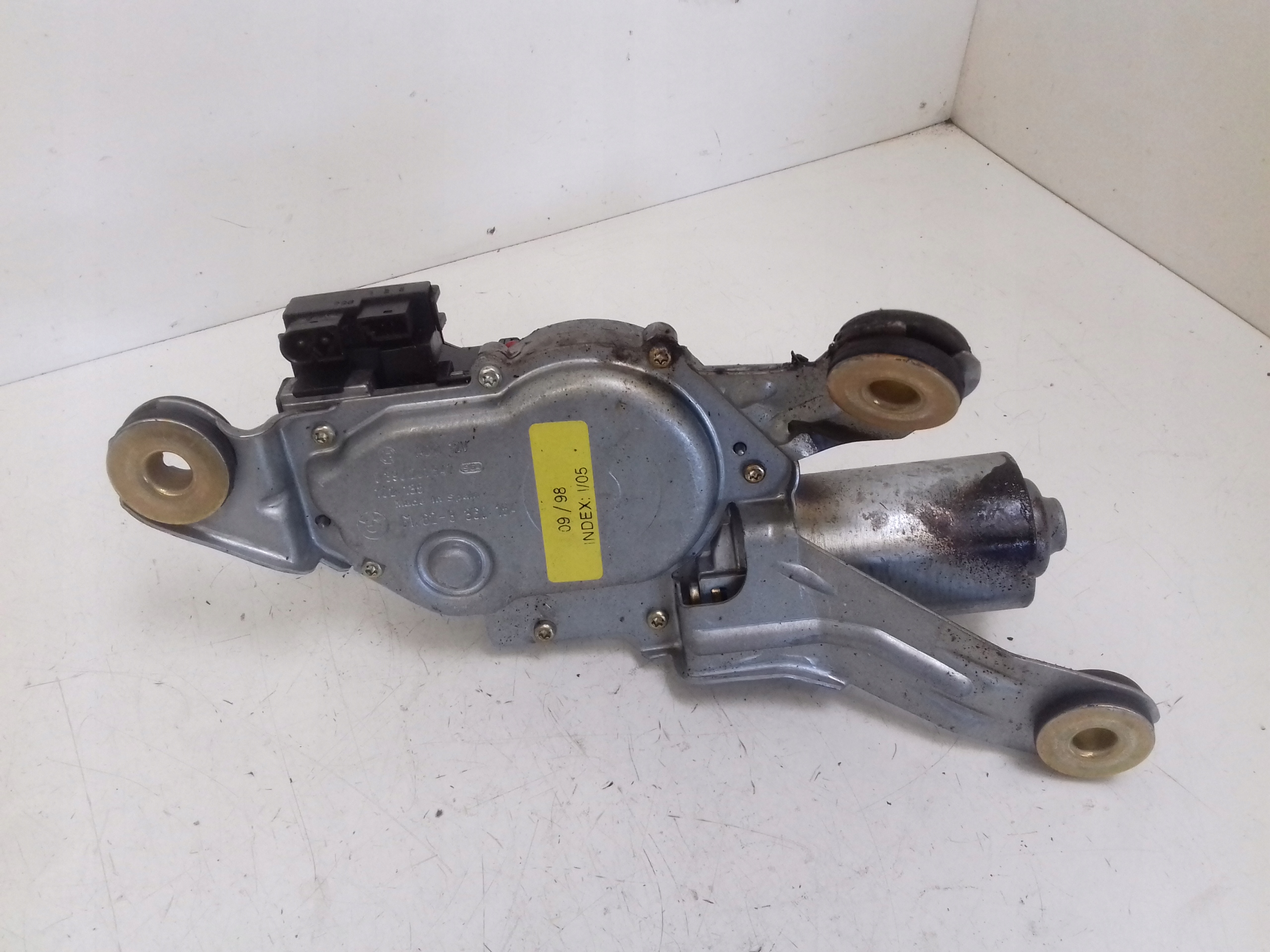 Motor des Scheibenwischers heck 8360154 BMW E36