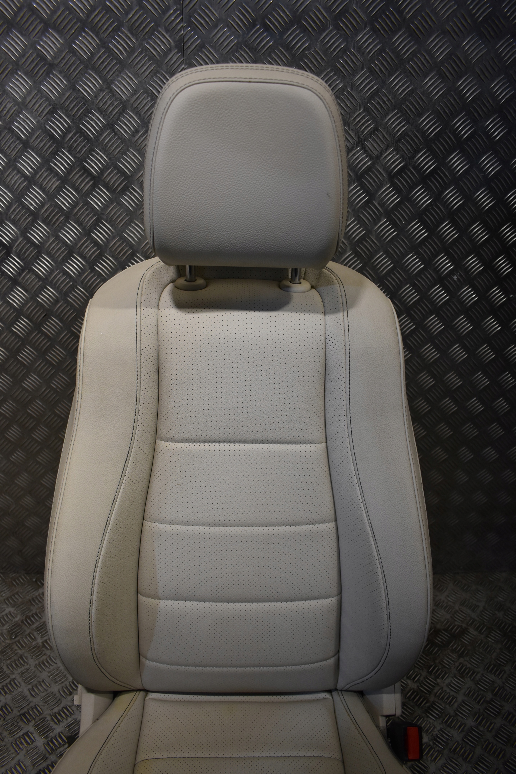 seat front right MERCEDES W167 1