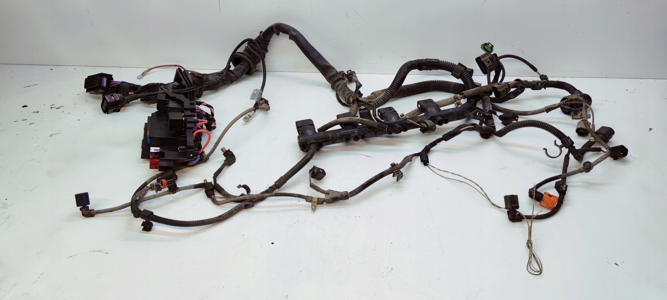 bundle of the engine AUDI A4 B8 A5 8T 1.8 TFSI 8K1971072G