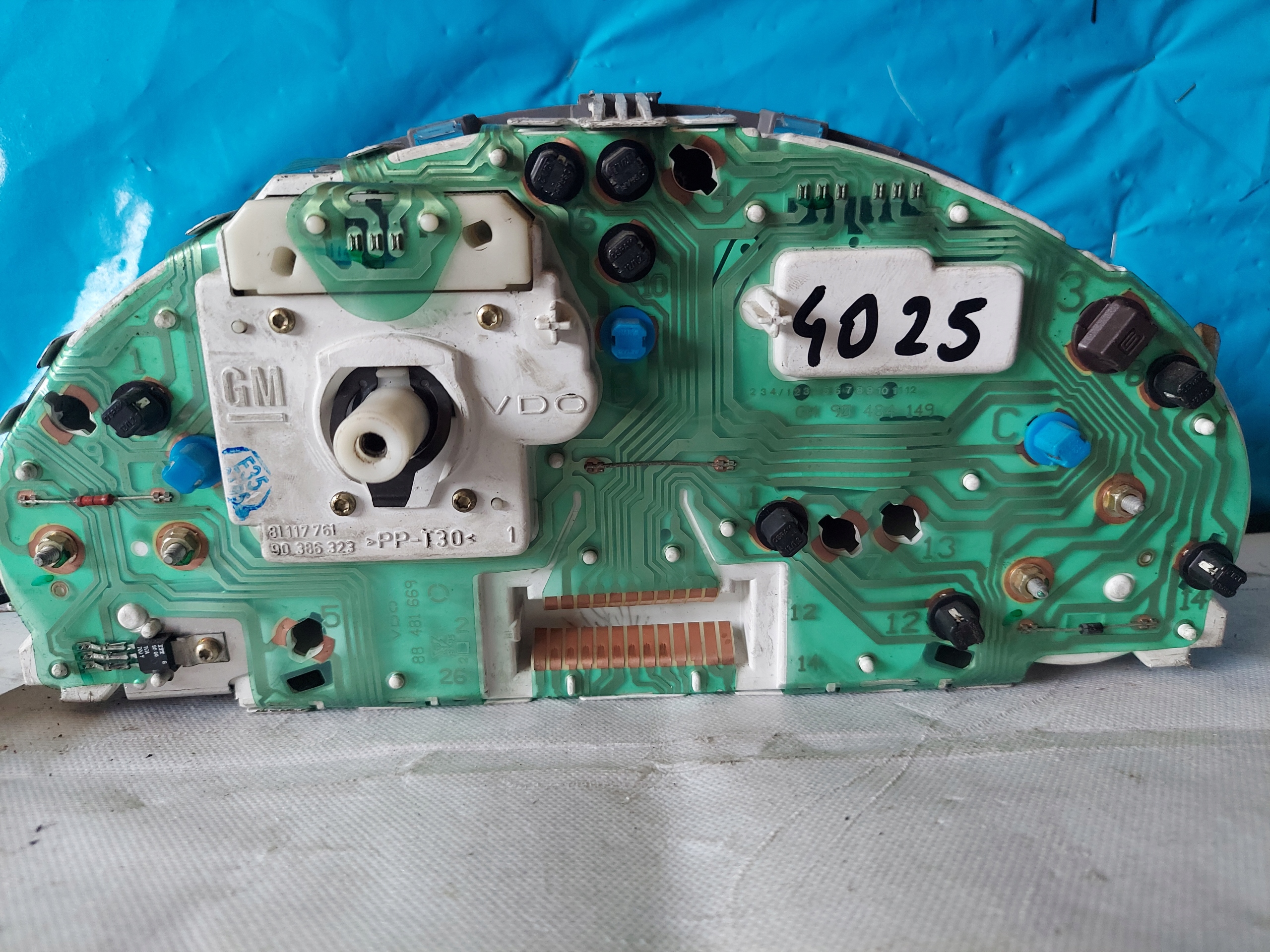 dials clock OPEL TIGRA A 1.4 16V 90386323
