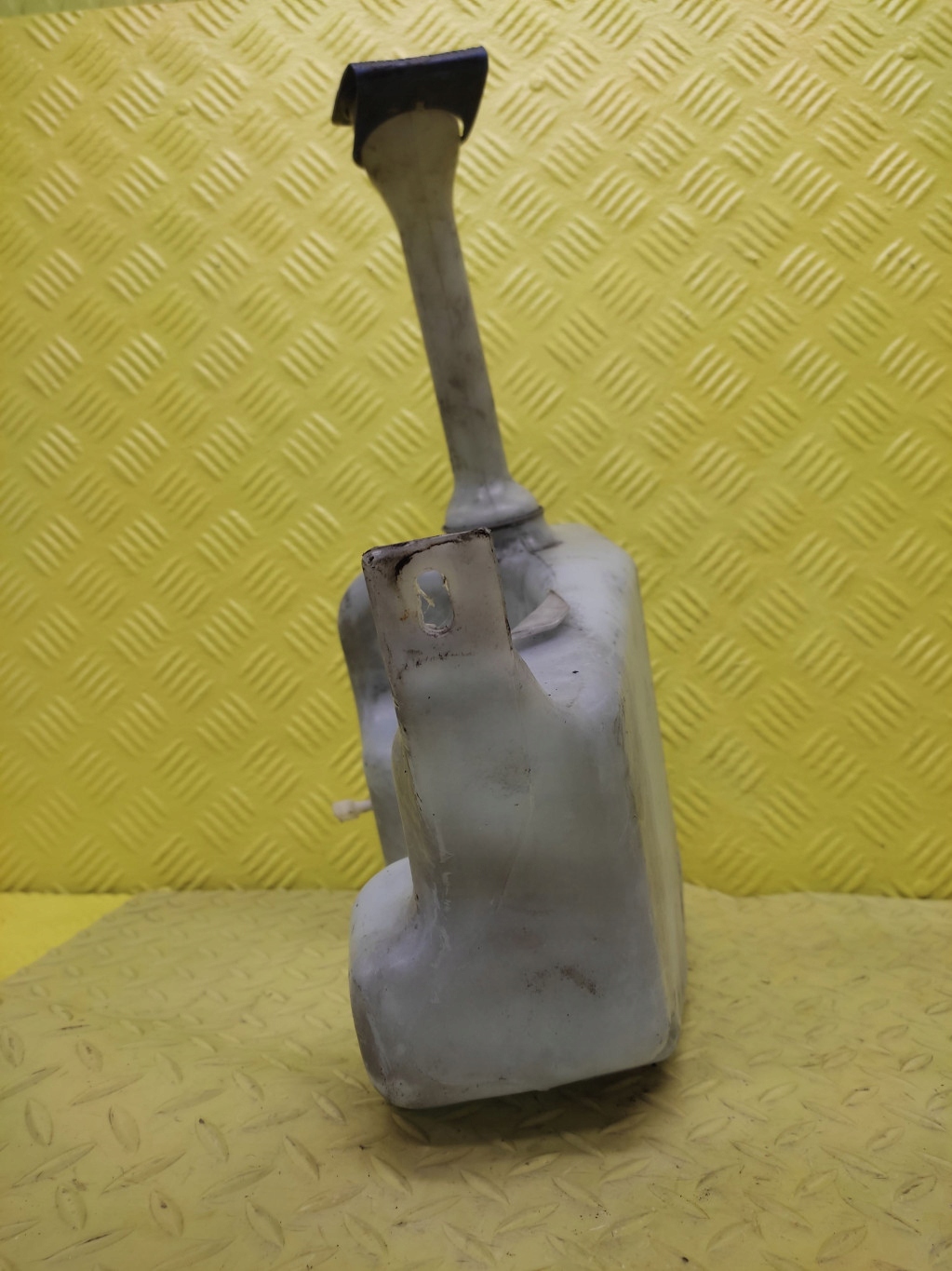 VW T4 2.4 D washer fluid tank 701955453