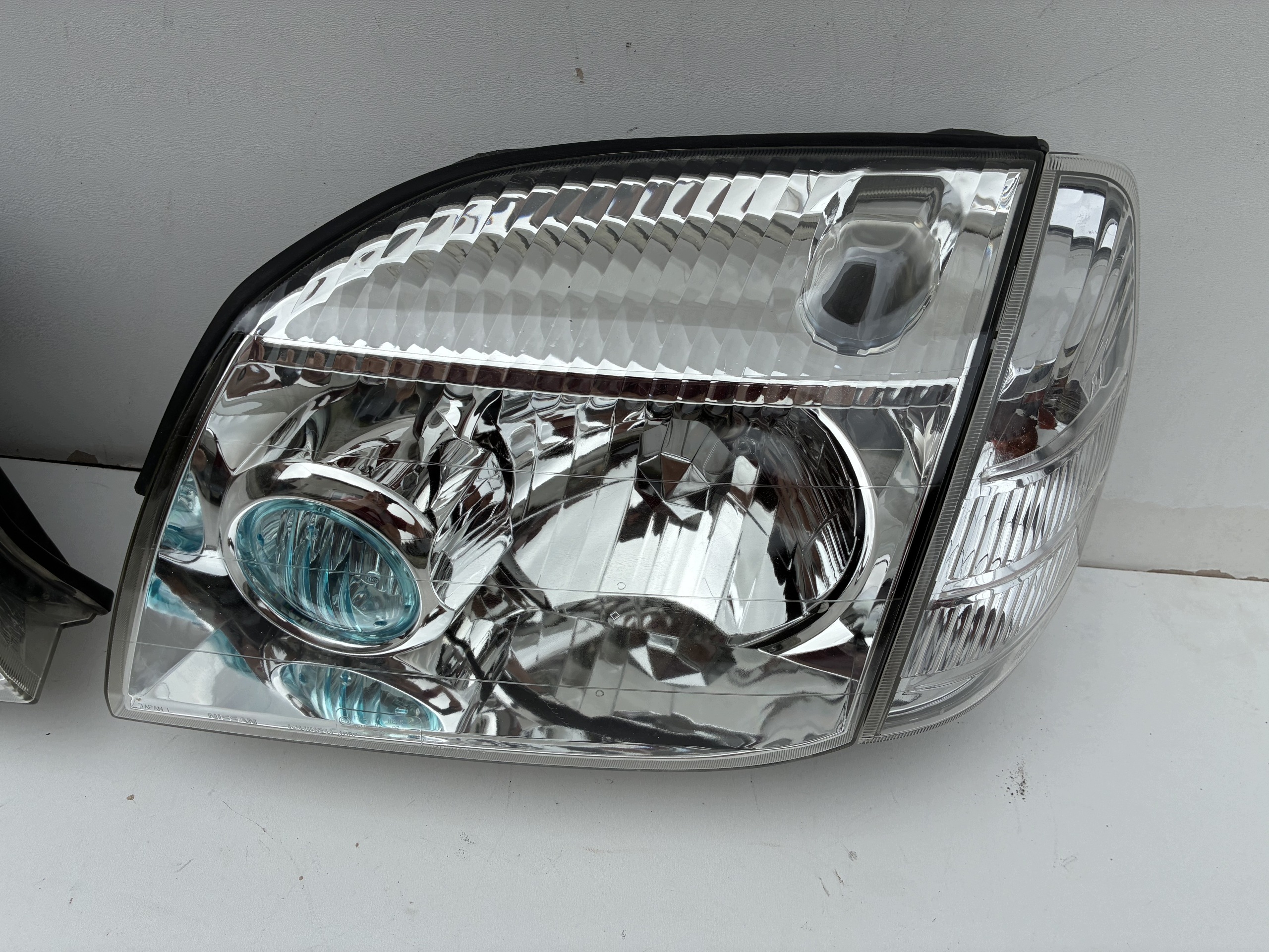 Reflektor light front front right left Nissan X-TRAIL and T30 00-07r. Eu