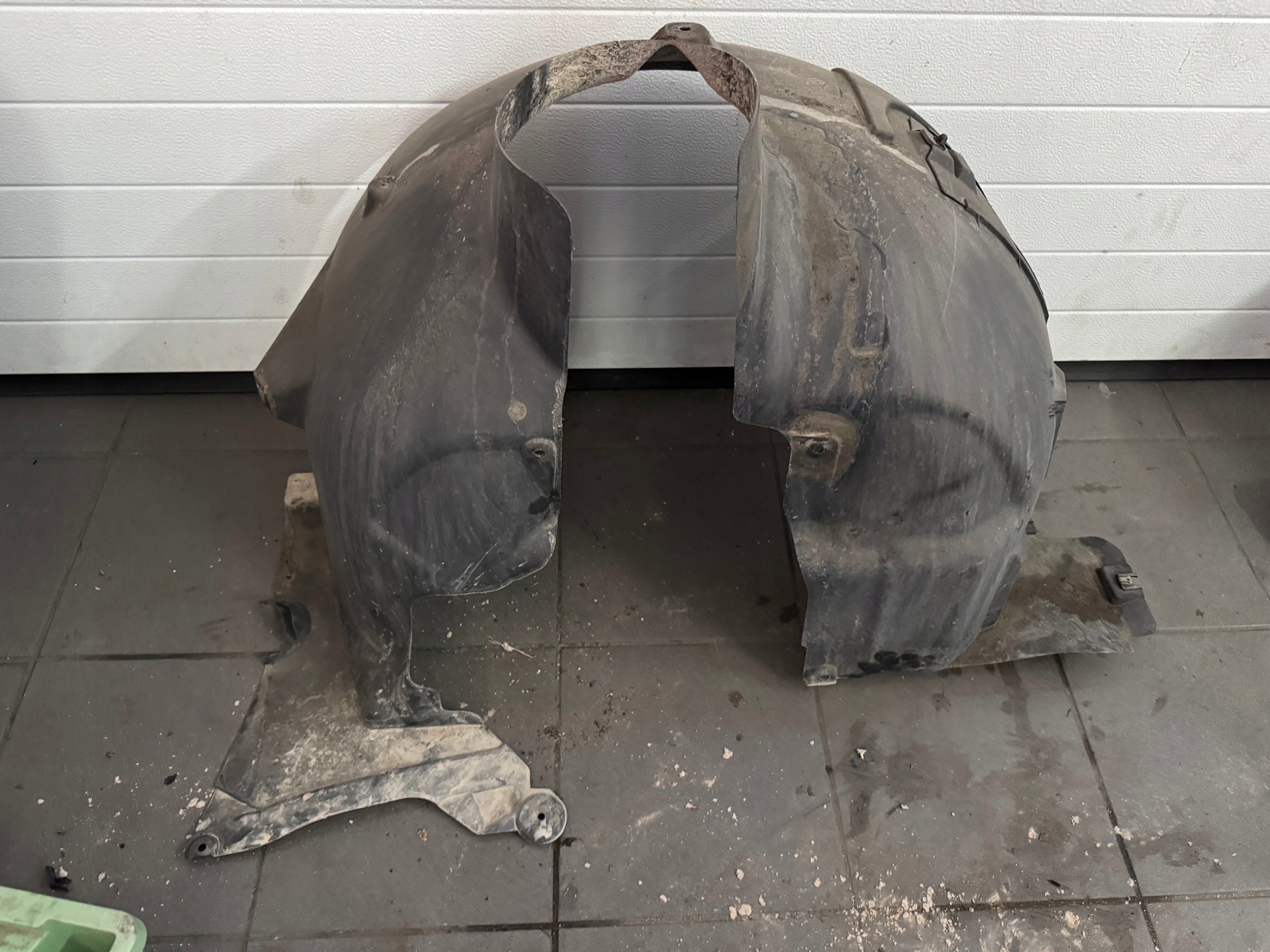 MERCEDES CLA W117 mudguard left front front A2466900830