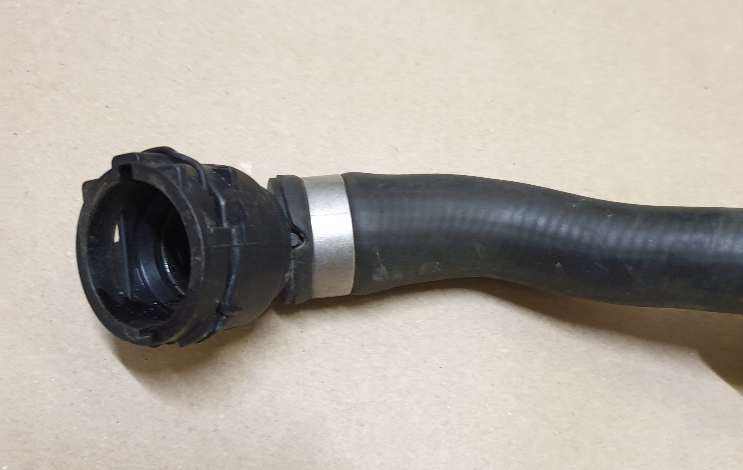 prijenos cijev crijevo vode gasa CHLODZACEGO BMW 1 E87 E90 2.0D N47 OE