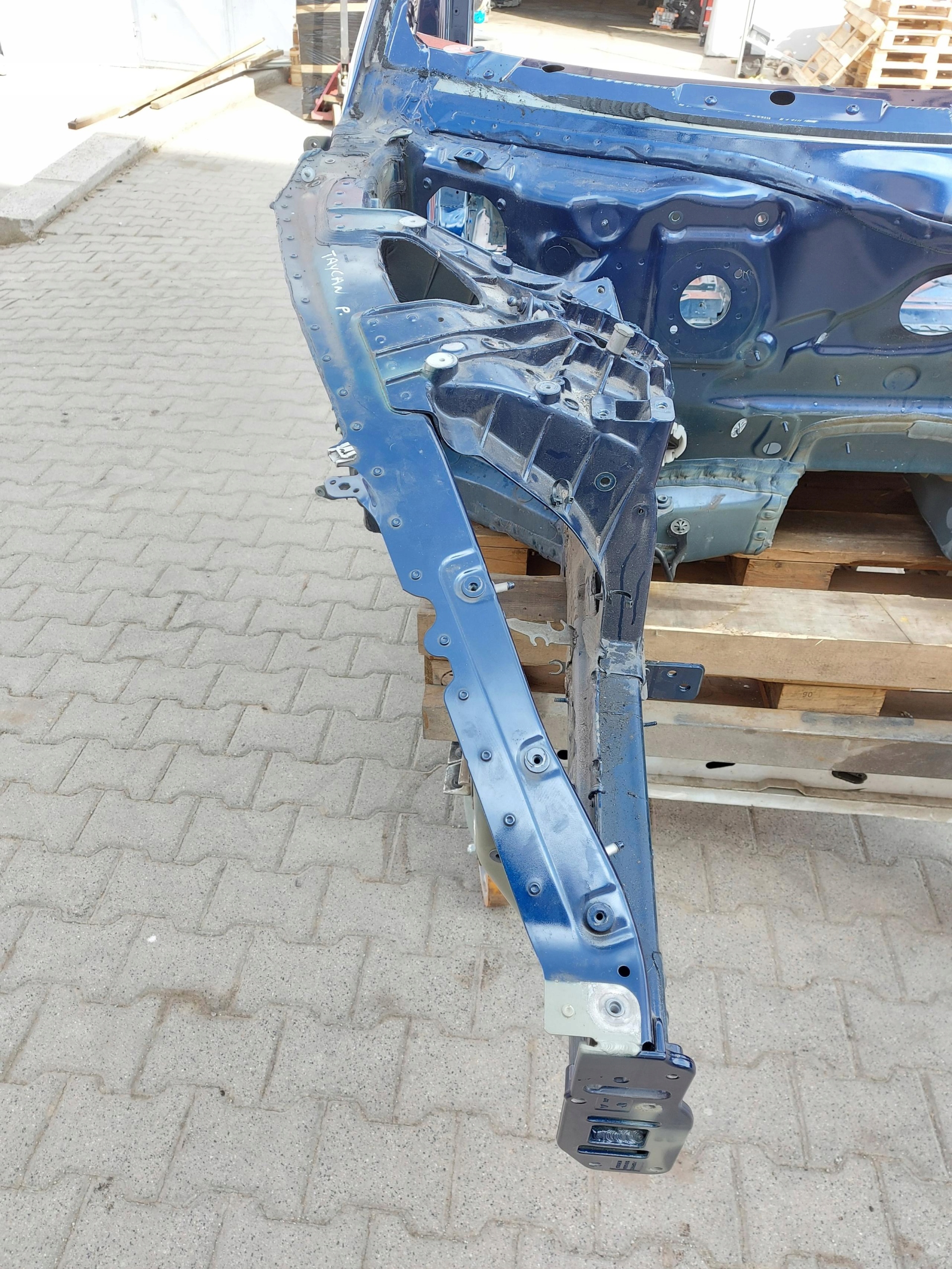 Porsche Taycan GTS 9J1 2023r quarter front right M5D