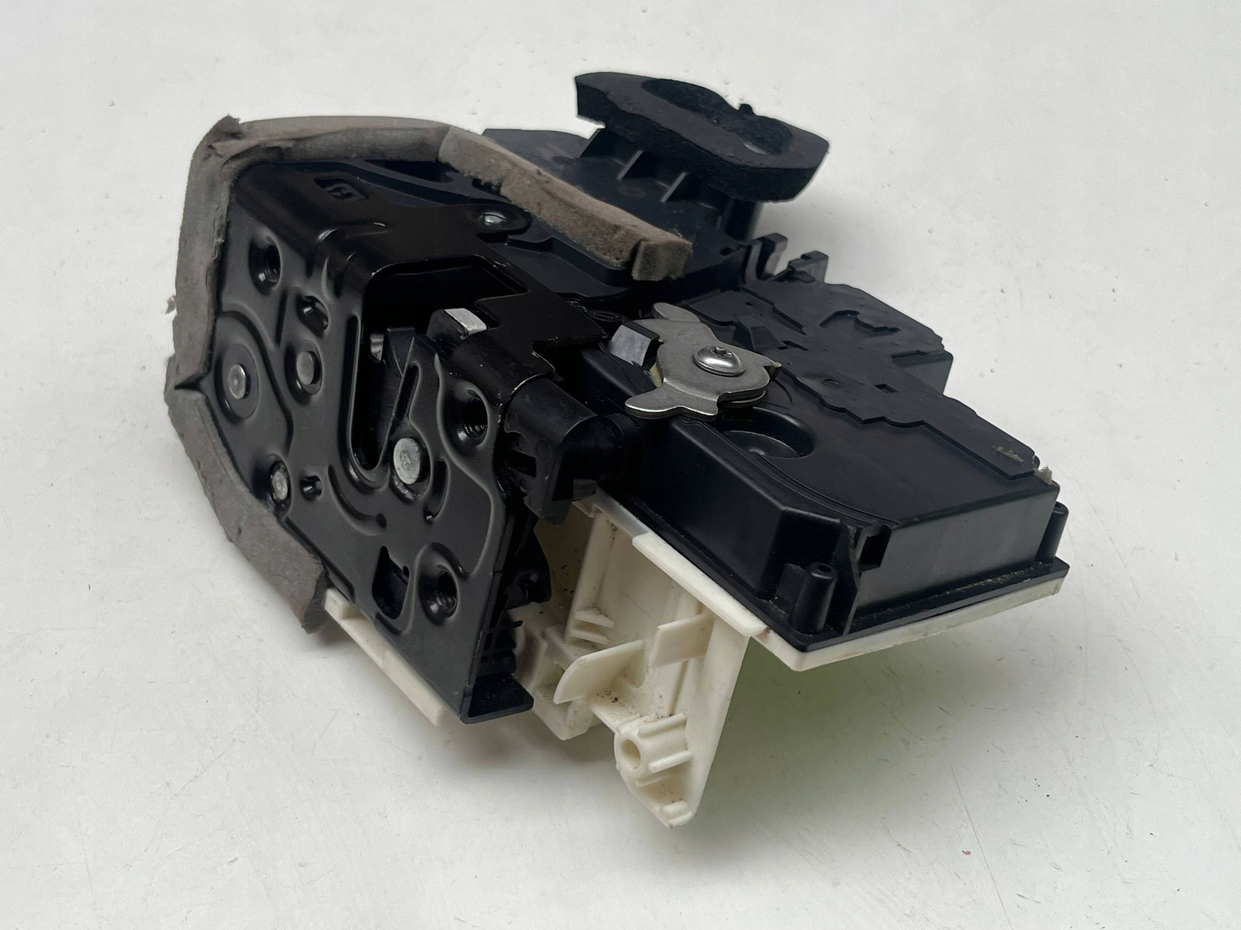AUDI A6 A7 Q8 lock door left rear part 4K0839015Q @M