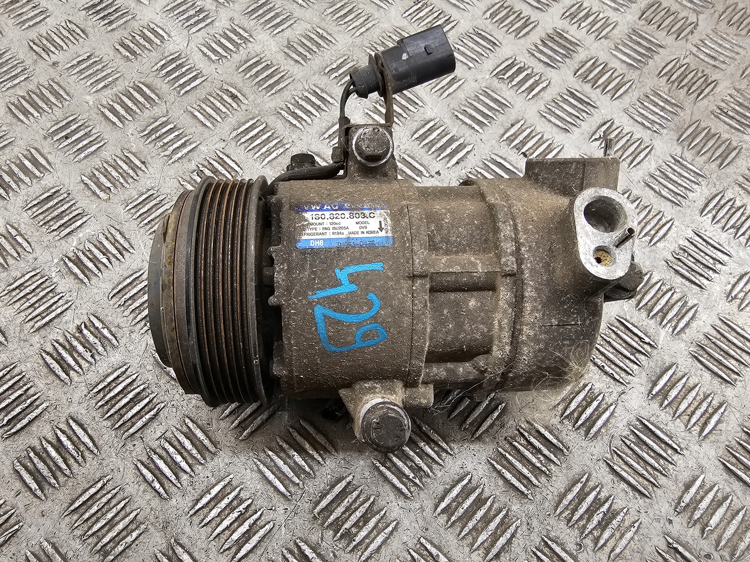 compressor; pump compressor of the air conditioning VW UP! 1S0820803C
