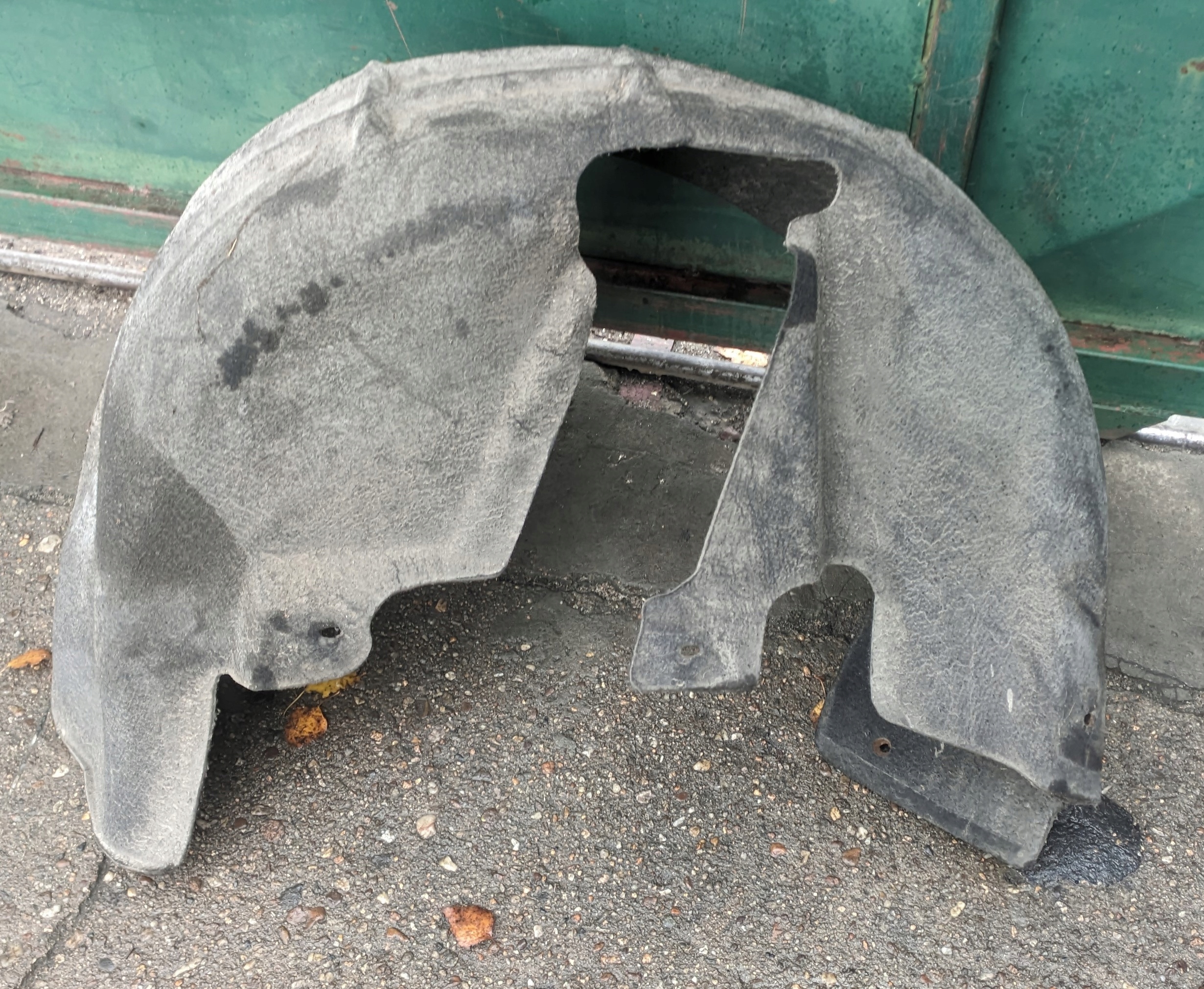 VW GOLF V KOMBI 2.0 TDI 09R mudguard left rear part