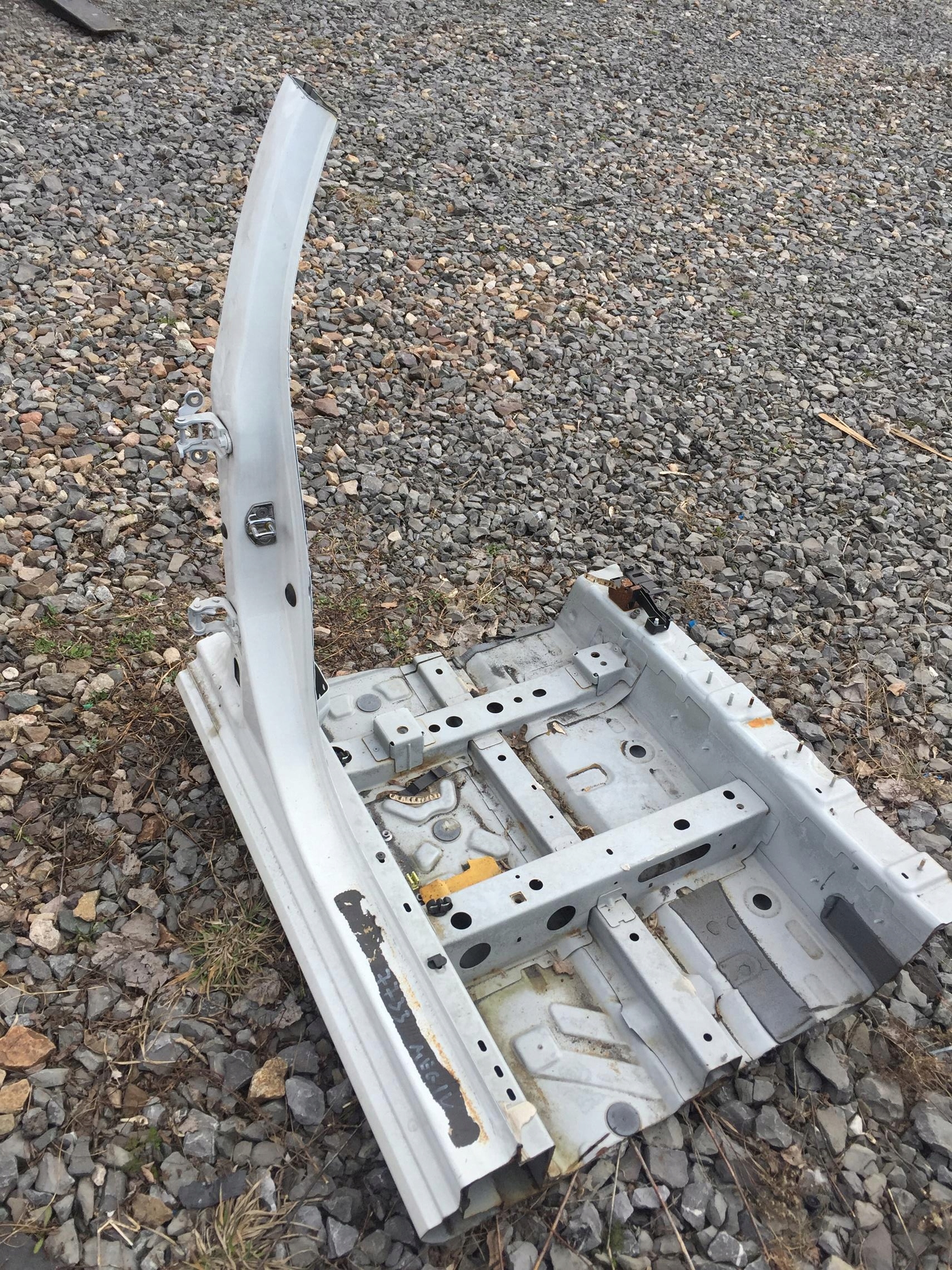 RENAULT MEGANE IV 2015- SŁUPEK B PRÓG PRAWY Typ samochodu Samochody osobowe