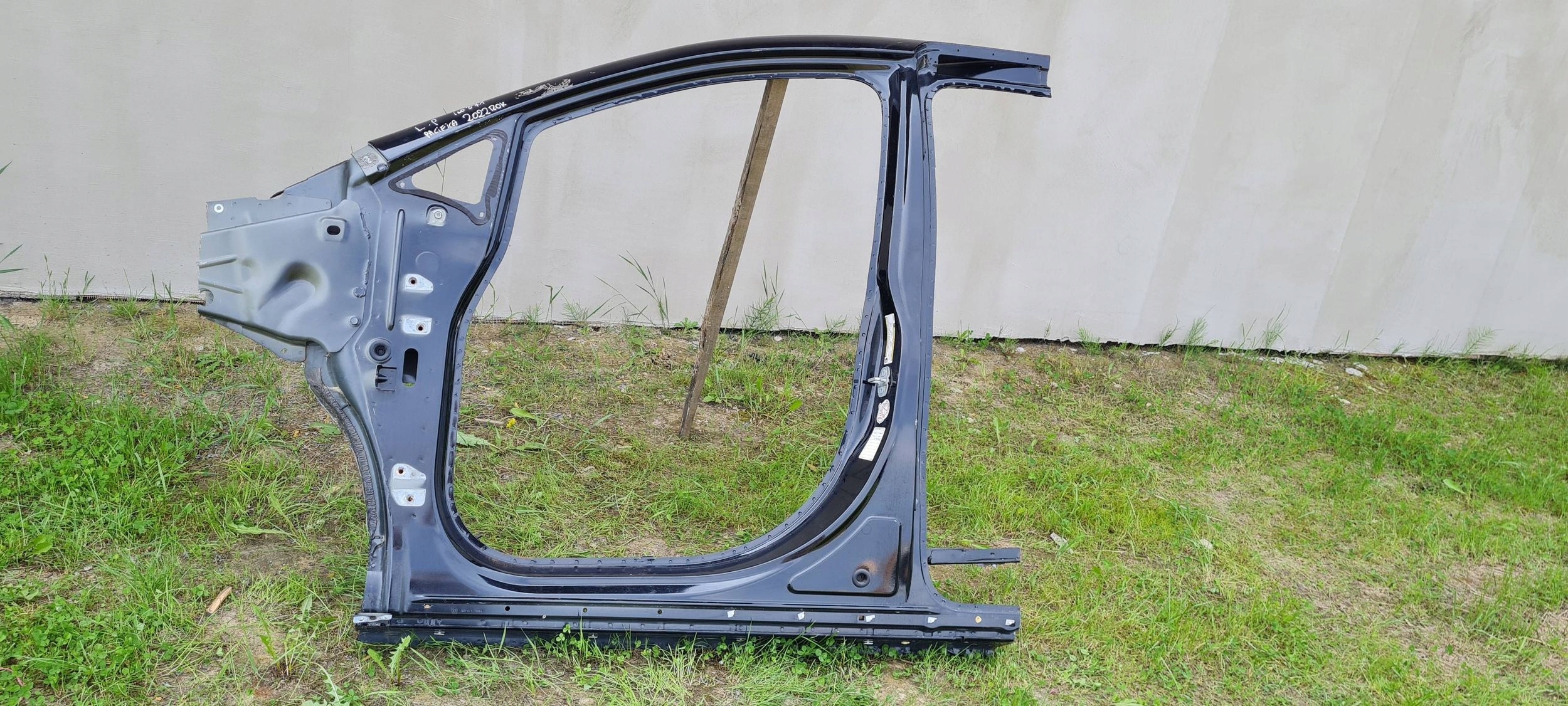 Chrysler Pacifica 2022 pillar side threshold of the threshold left quarter left PXR