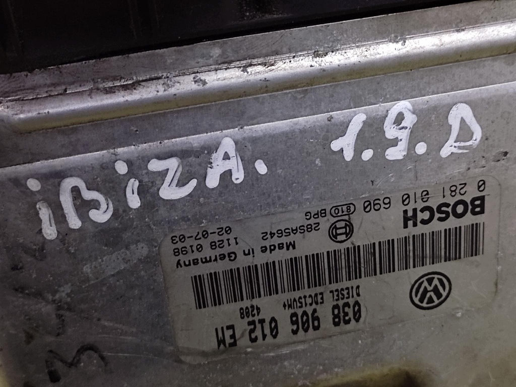 SEAT IBIZA III unité de commande électronique uce moteur 0281010690