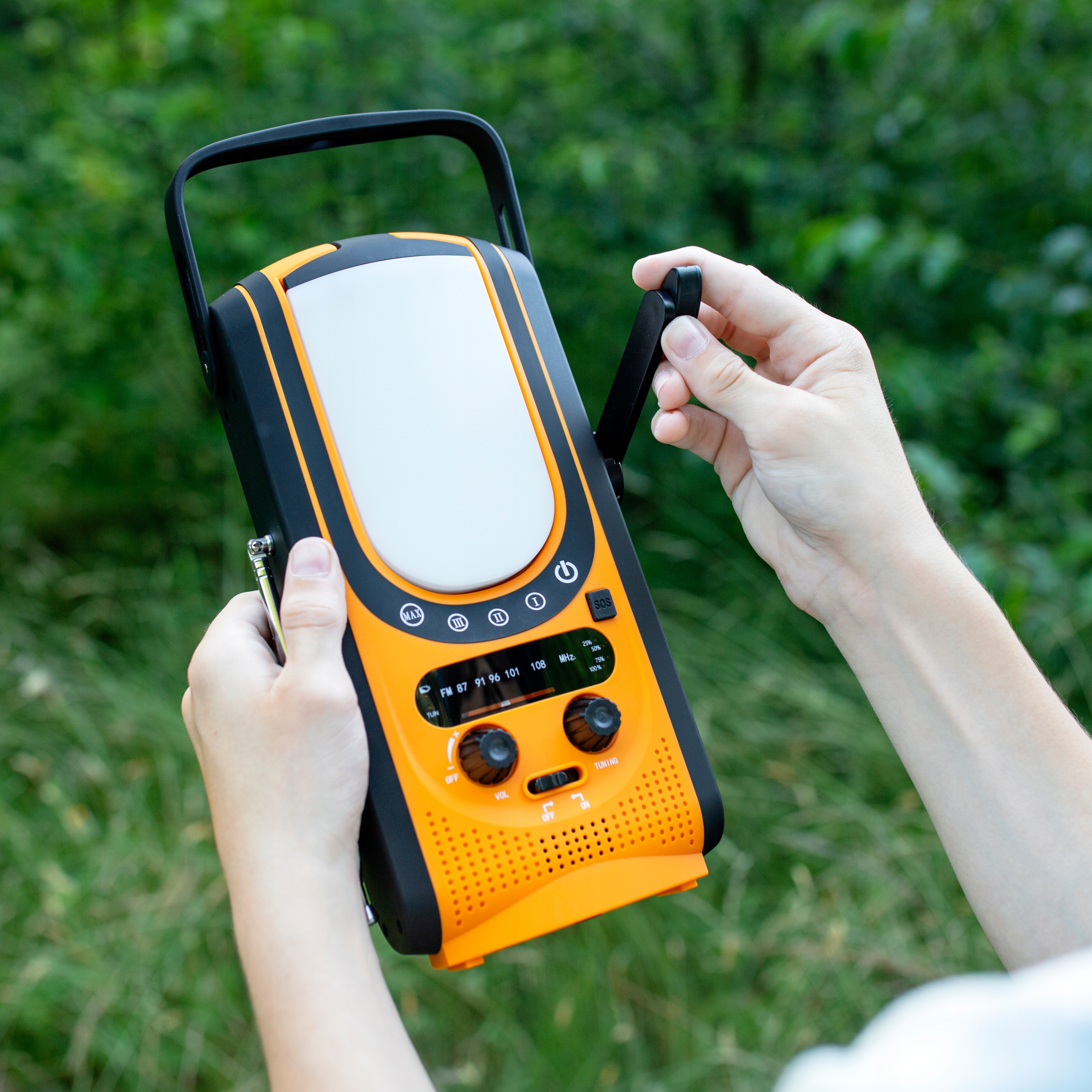 RADIO SOLARNE AWARYJNE DYNAMO LAMPA LED 6000mAh Odtwarzane nośniki brak informacji