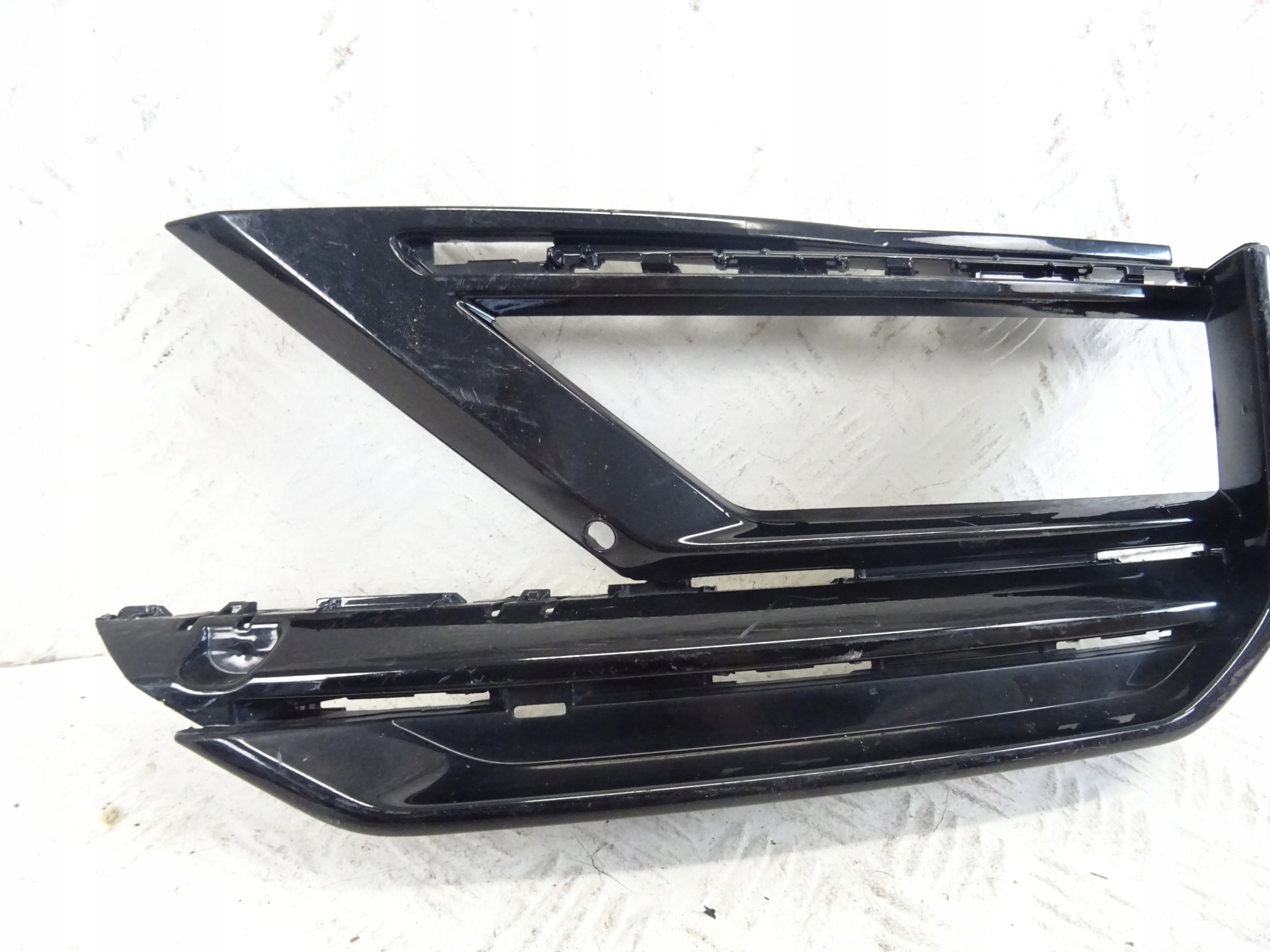 grid of a bumper front front left VW TIGUAN II R-LINE 5NA853665E