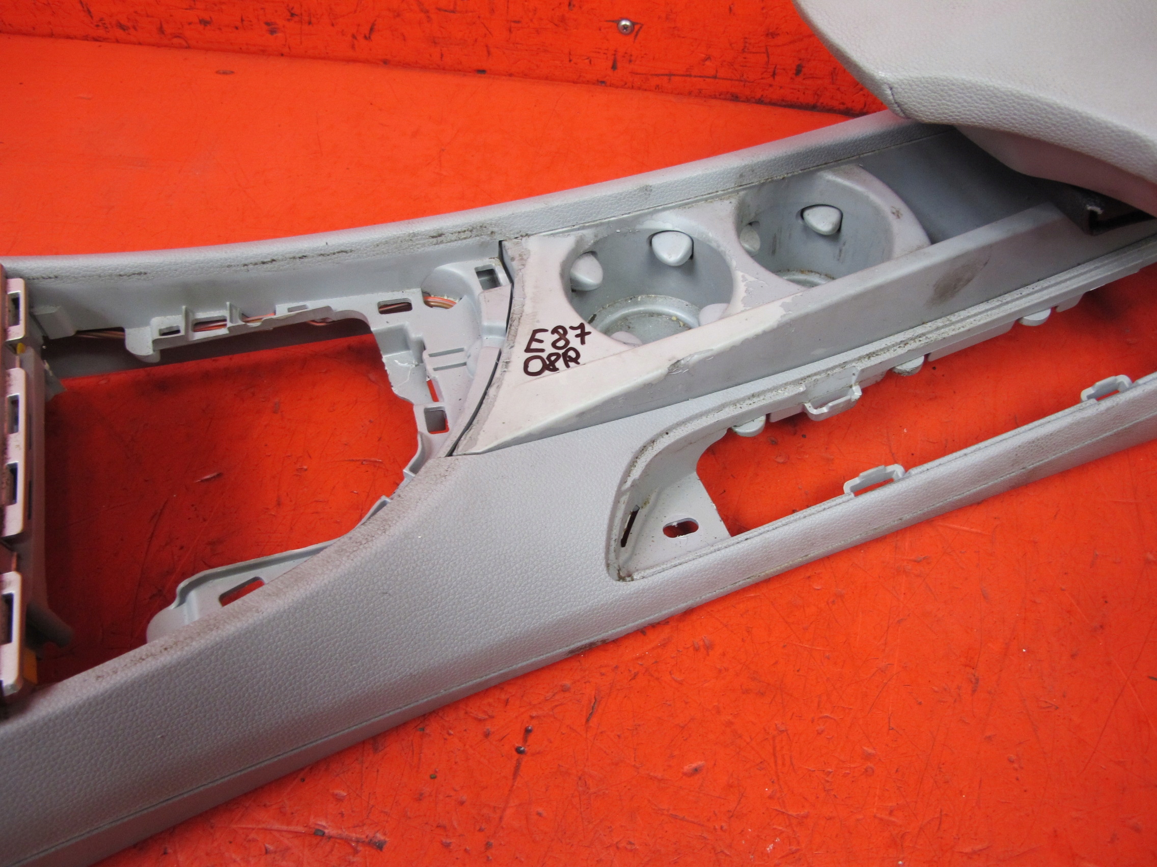 BMW 1 and E87 TUNEL central armrest EU 9110405