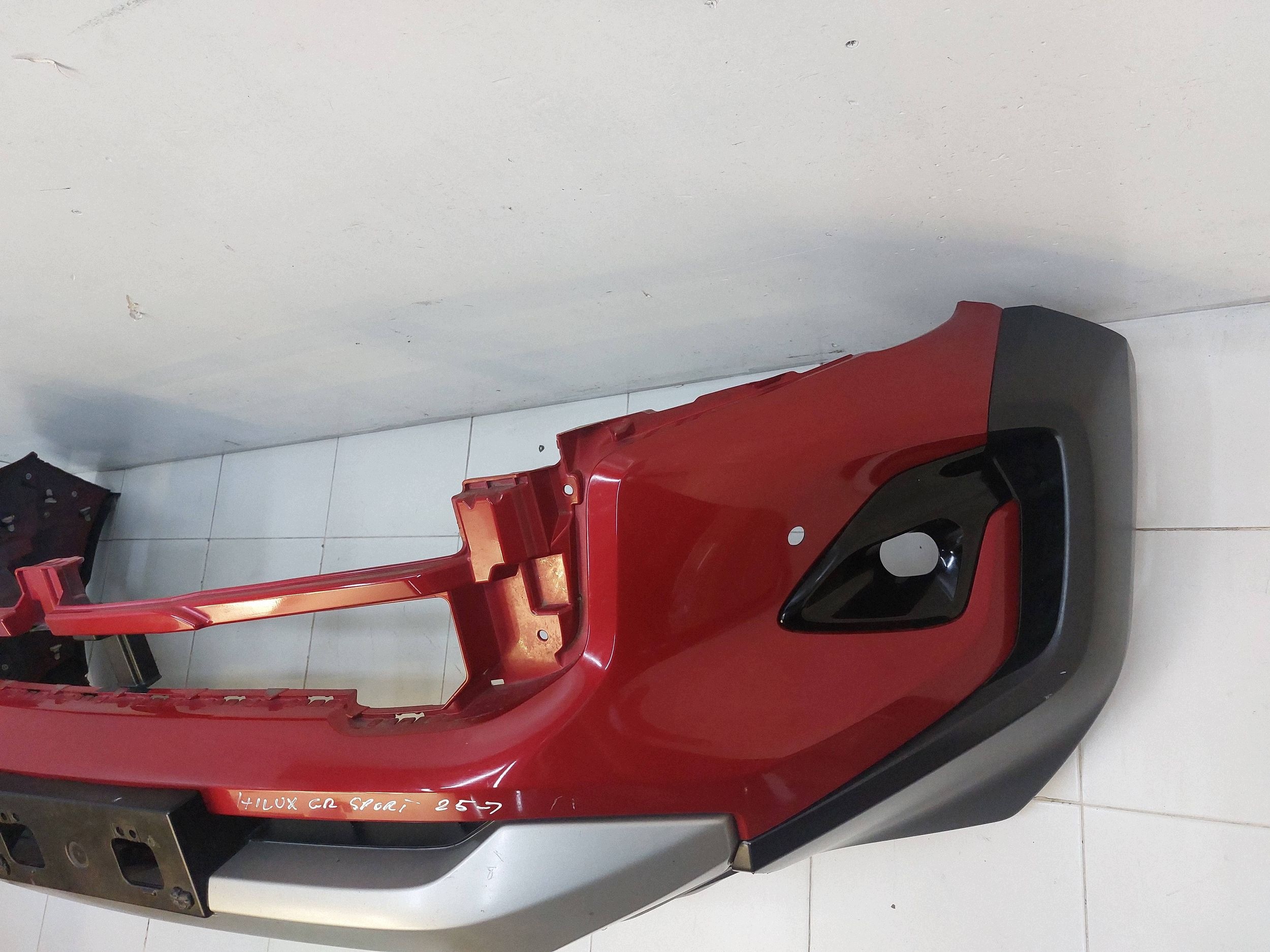 TOYOTA HILUX IX 9 GR SPORT 2025 -> bumper front front