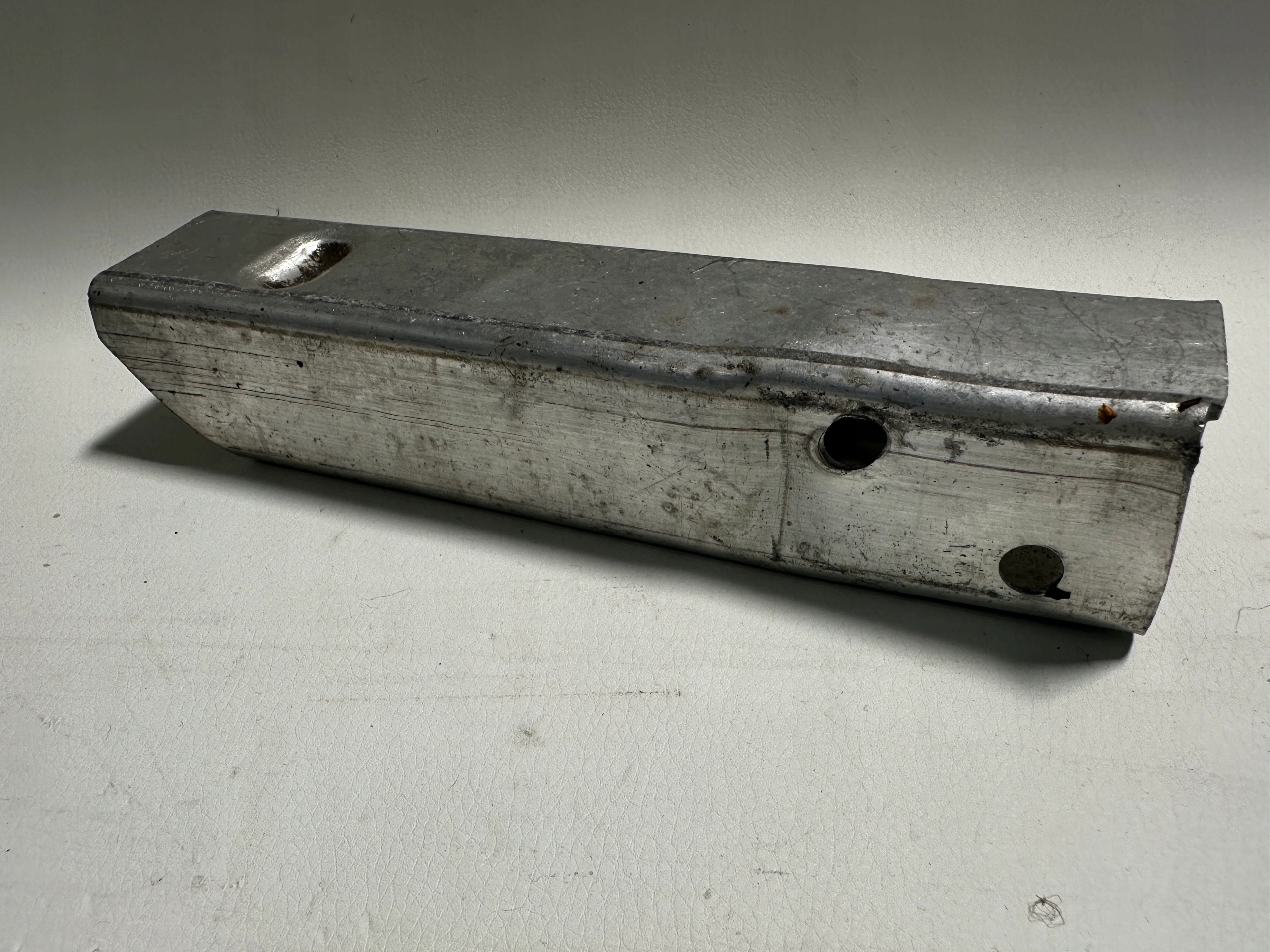 Mercedes W176 console beam tip A2466260088
