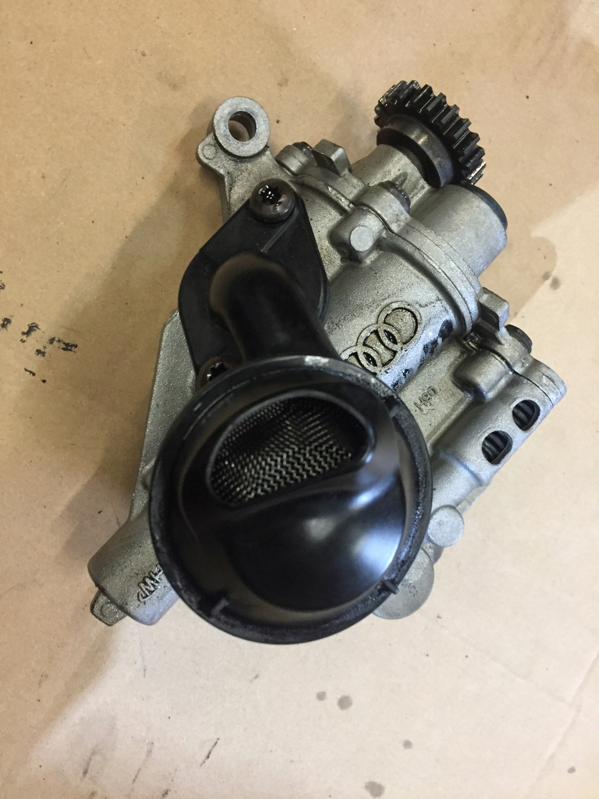 AUDI A4 B8 2.0 TFSI Ölpumpe CDNC 06H115105AF