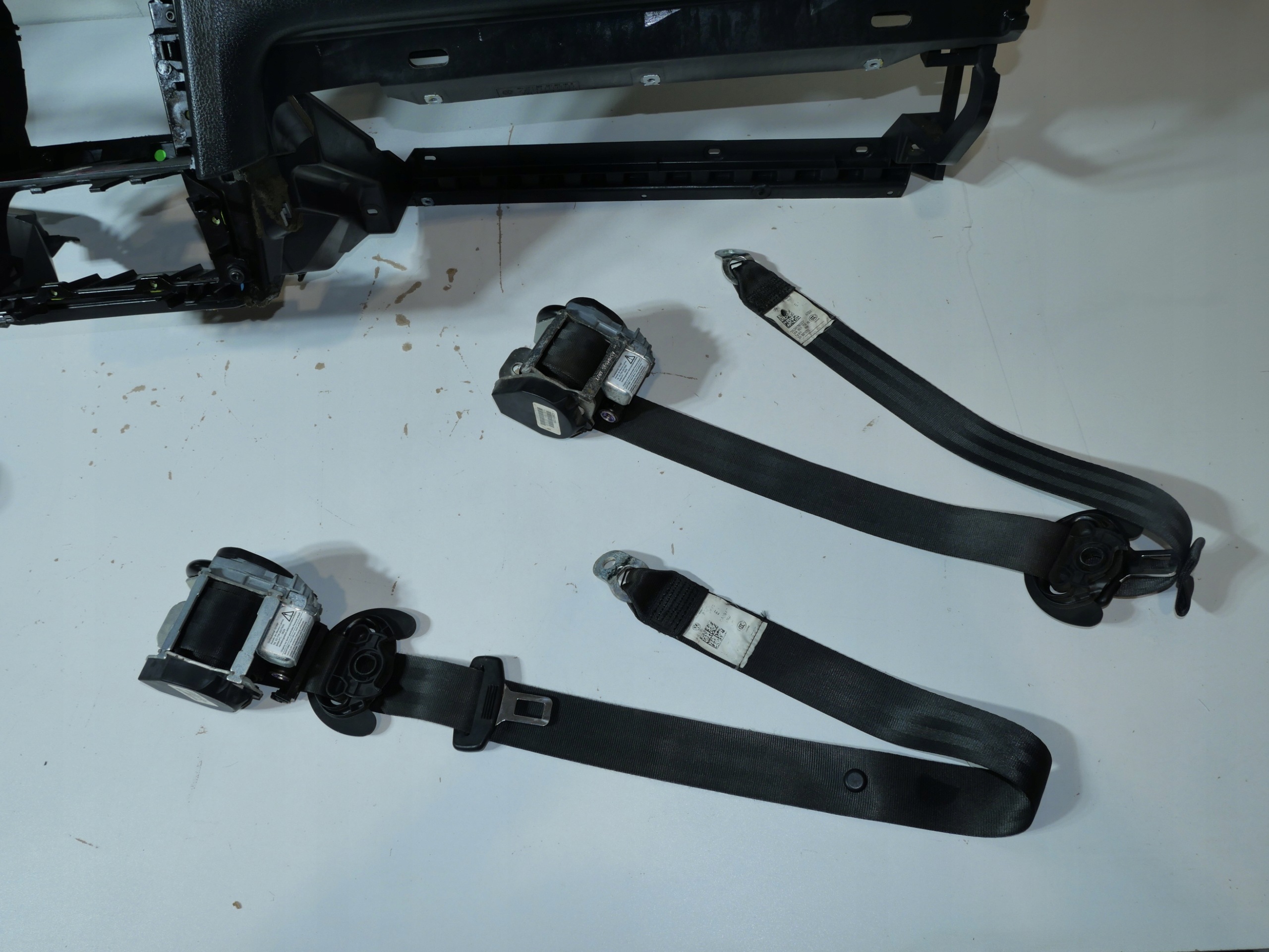 dashboard instrument panel console cockpit VW GOLF VI 5K1858295E running board