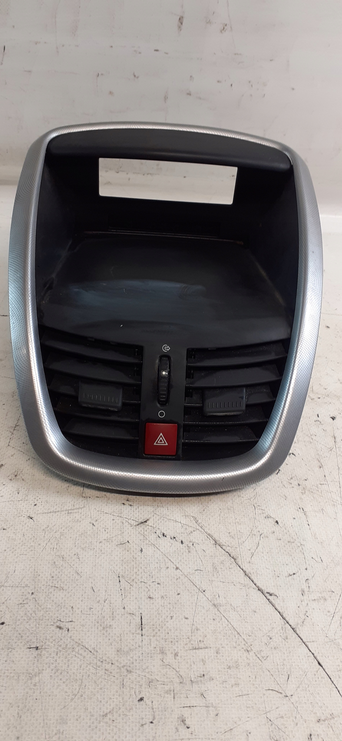 PANEL Lüftungsgitter des lüfters PEUGEOT 207 Warnblickschalter