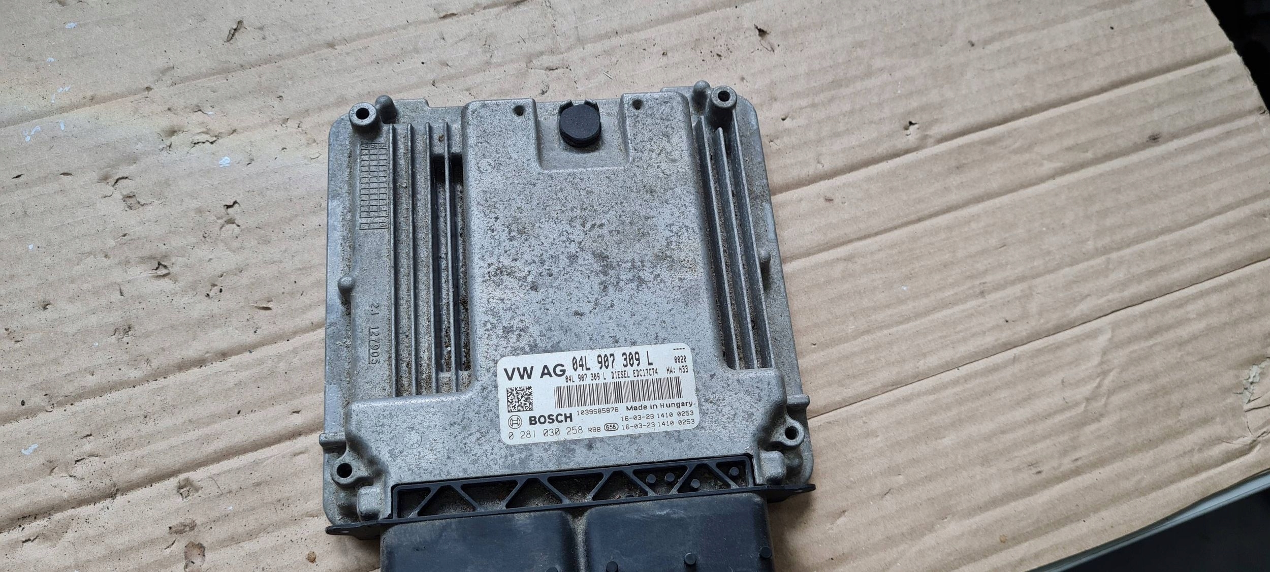 A4 B9 8W control unit computer of the engine 2.0 TDI 04L907309L A5 8W