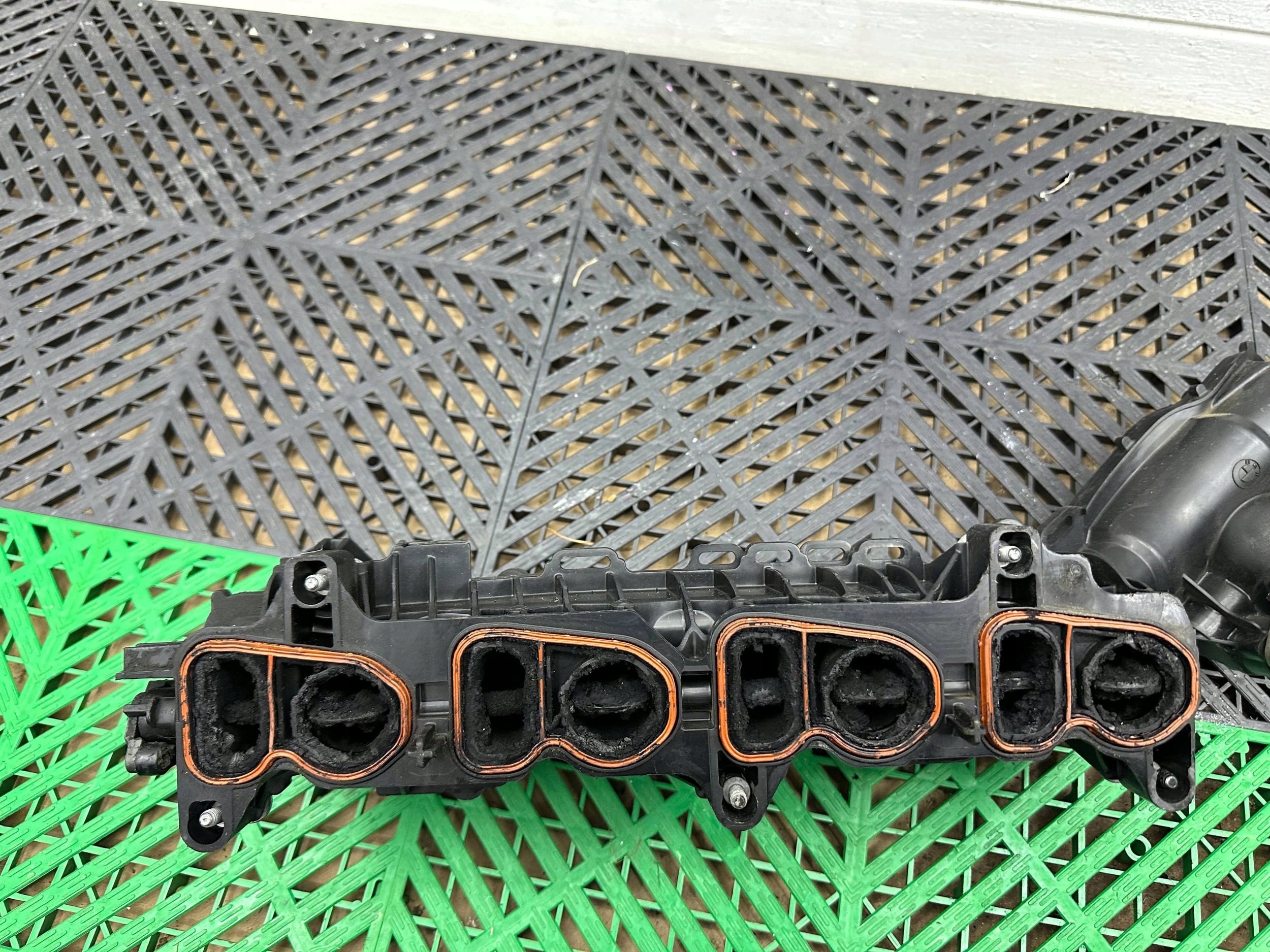 intake manifold BMW 2 F46 8513653