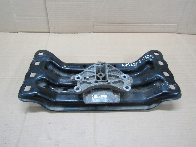 2042400618 - MERCEDES CLS W218 W204 Лапа подушка коробки