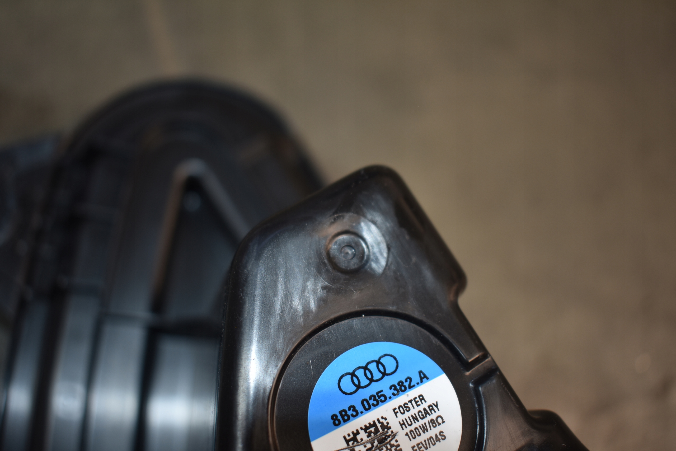 IDEALNY SUBWOOFER AUDI A5 B10 1
