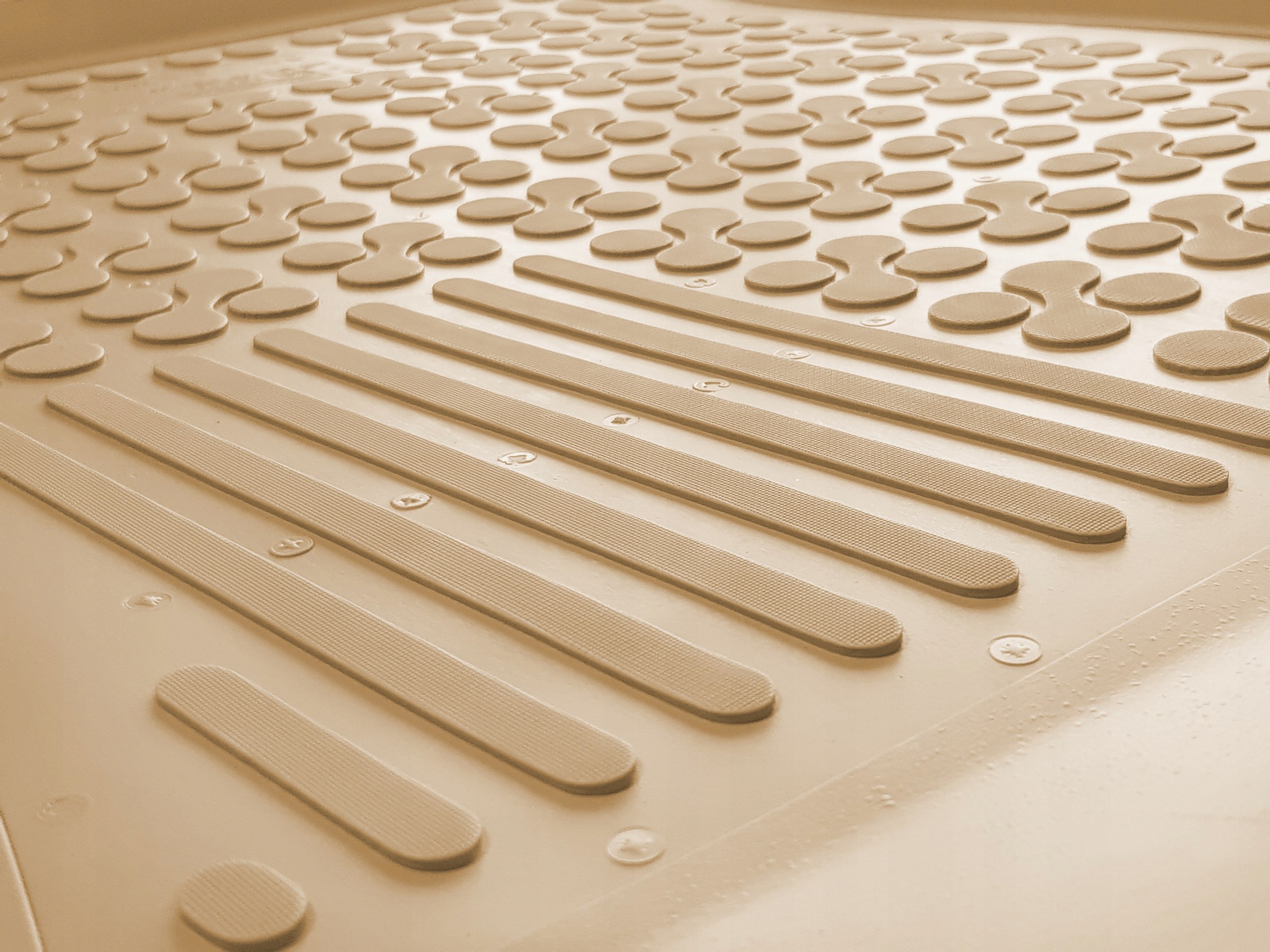 Audi Q3 I SUV 2011-2018 Dywaniki z mocowaniami Liczba elementów 4