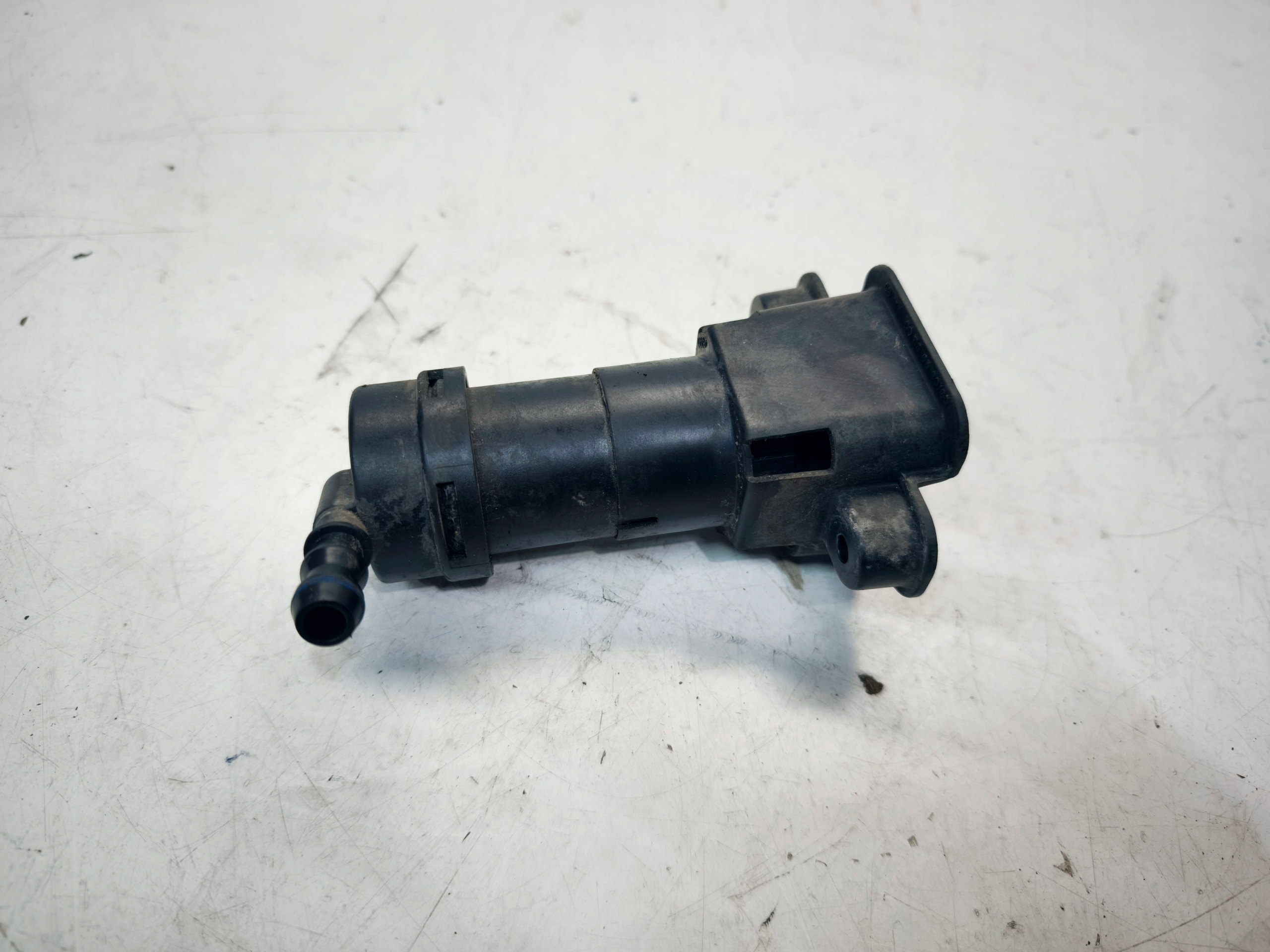 washer REFLEKTORA left AUDI A4 B6 8E0955101