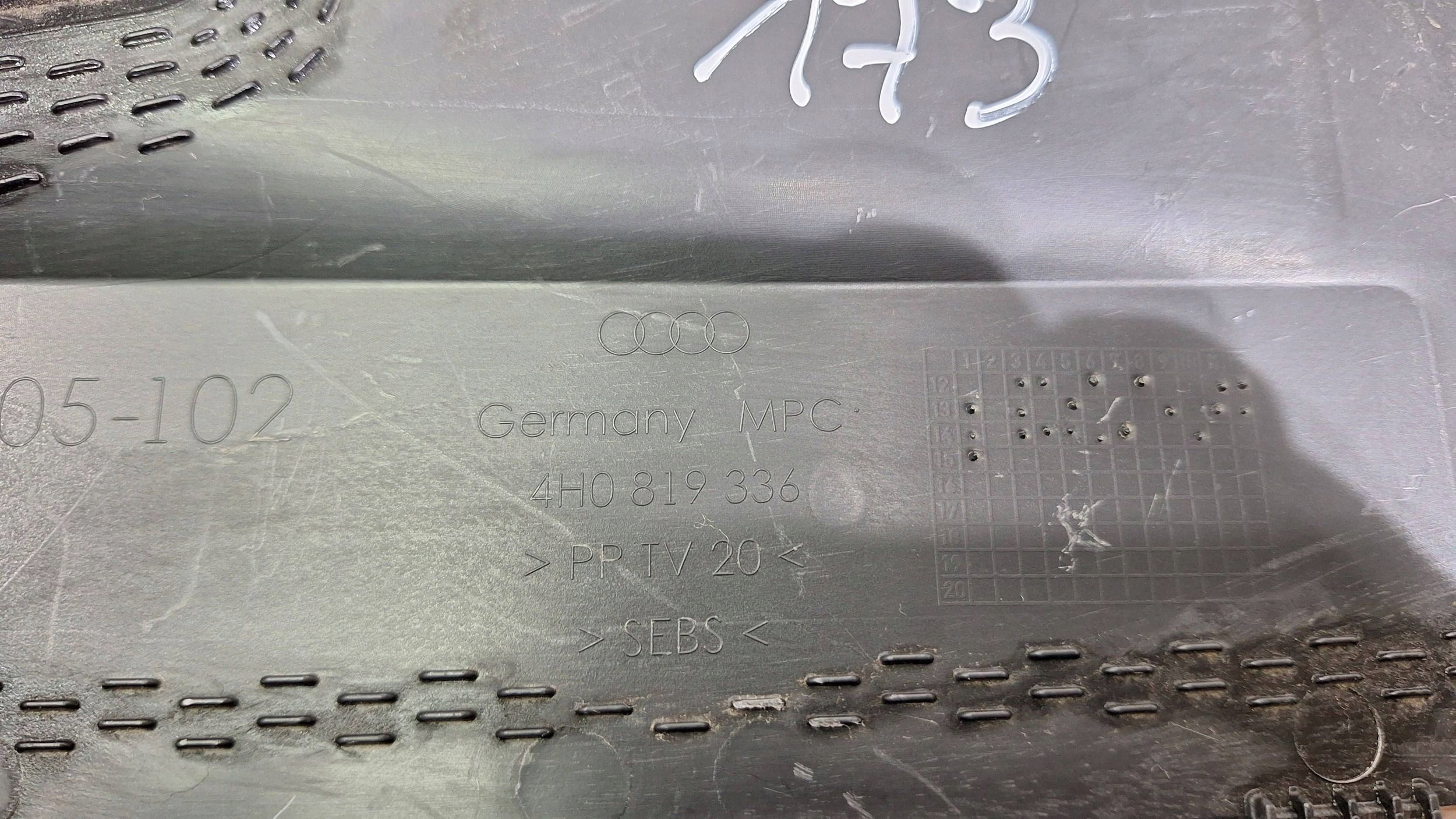 cap under the window right 4H0819336 AUDI A8 D4 4H