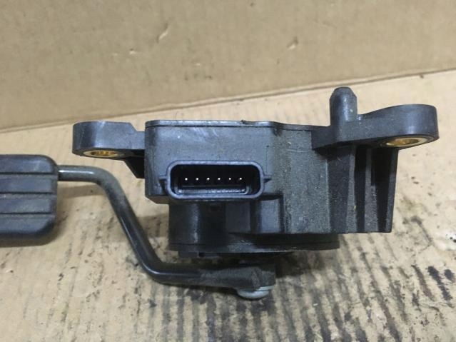 POTENCJOMETR GAZU RENAULT KANGOO II LIFT 1.5 Producent części Renault OE