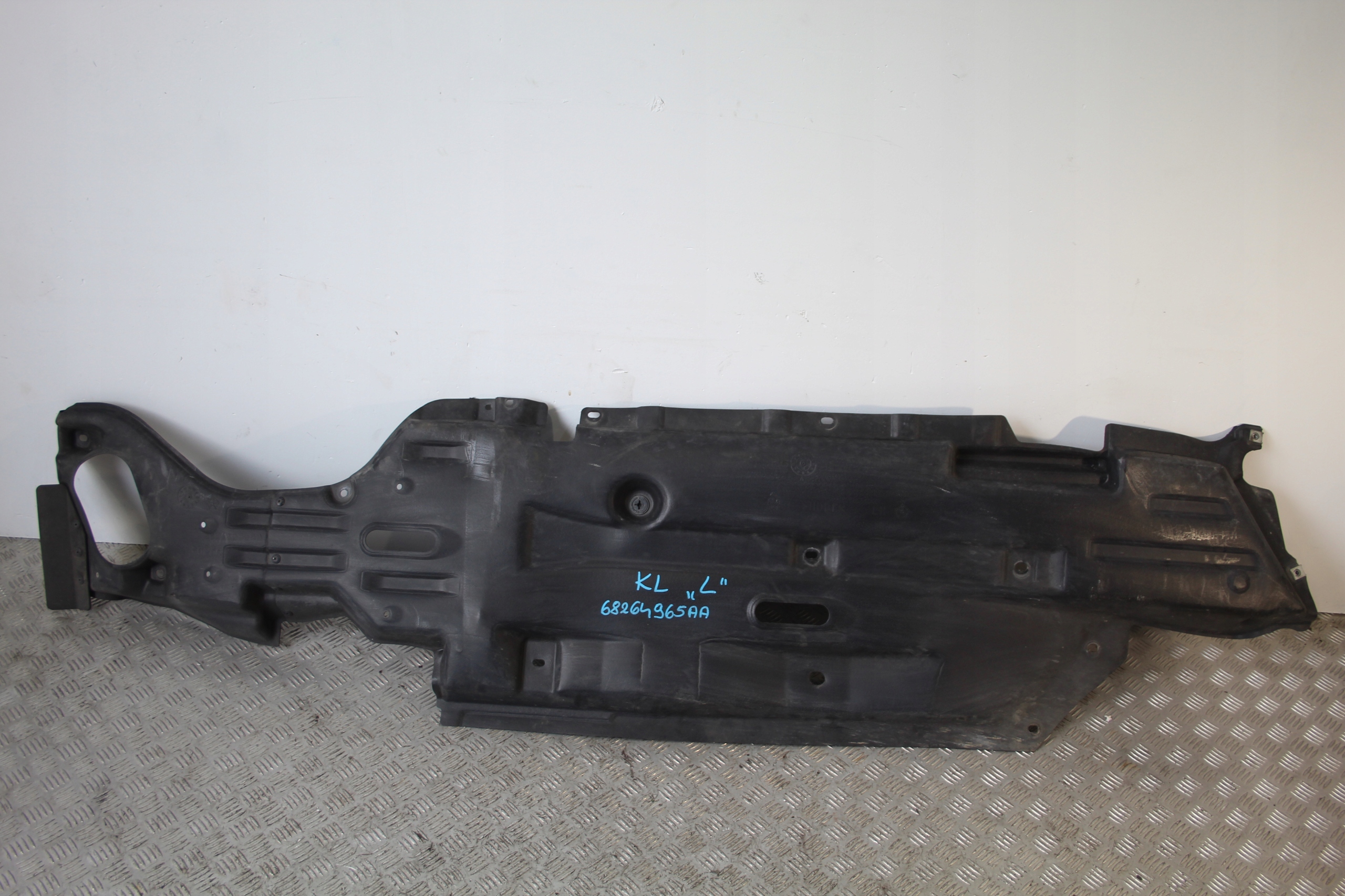cover chassis left JEEP CHEROKEE KL 68264965AA