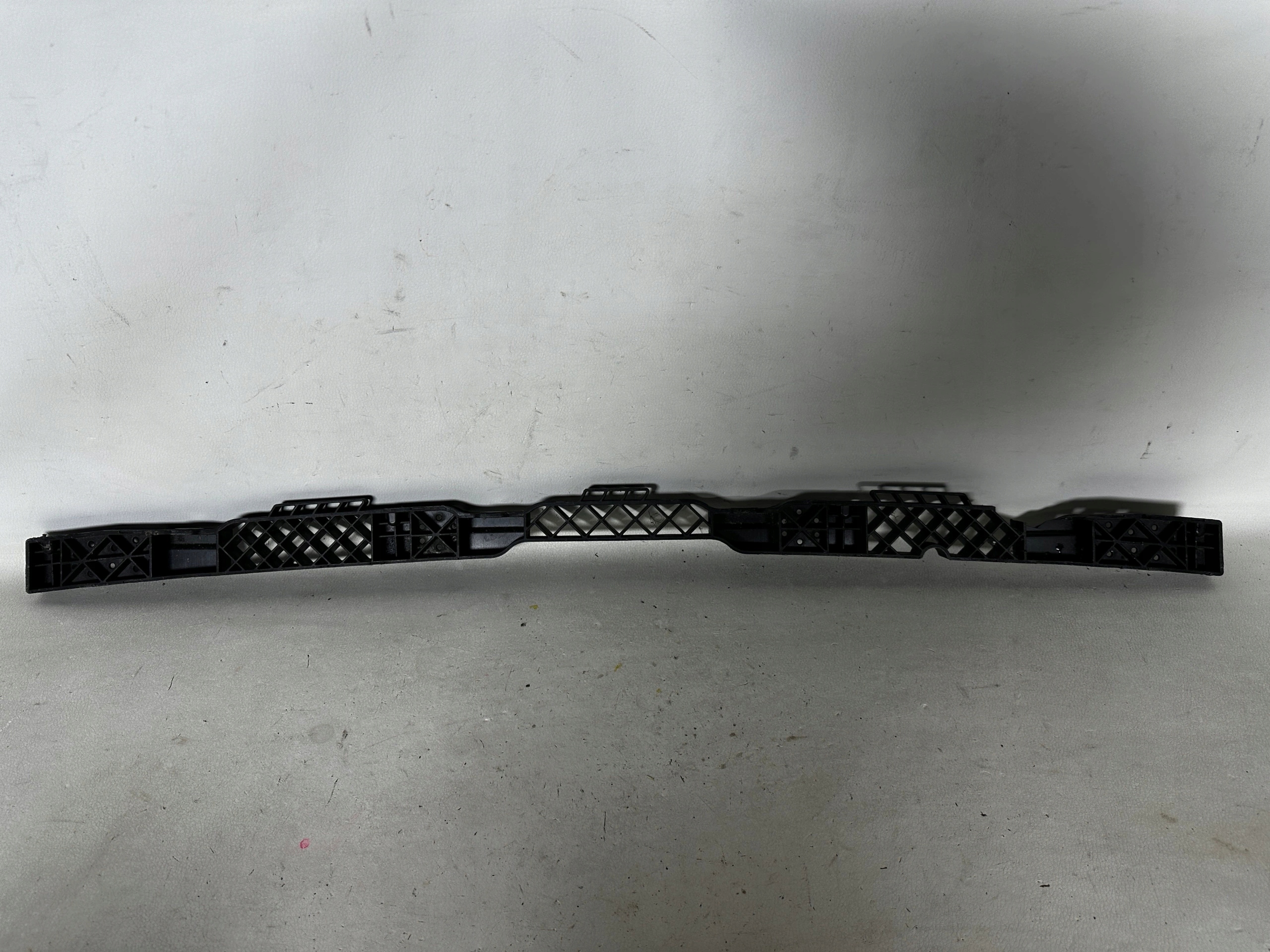 Volkswagen Passat B8 bumper bracket front prowadnica 3G0807889B