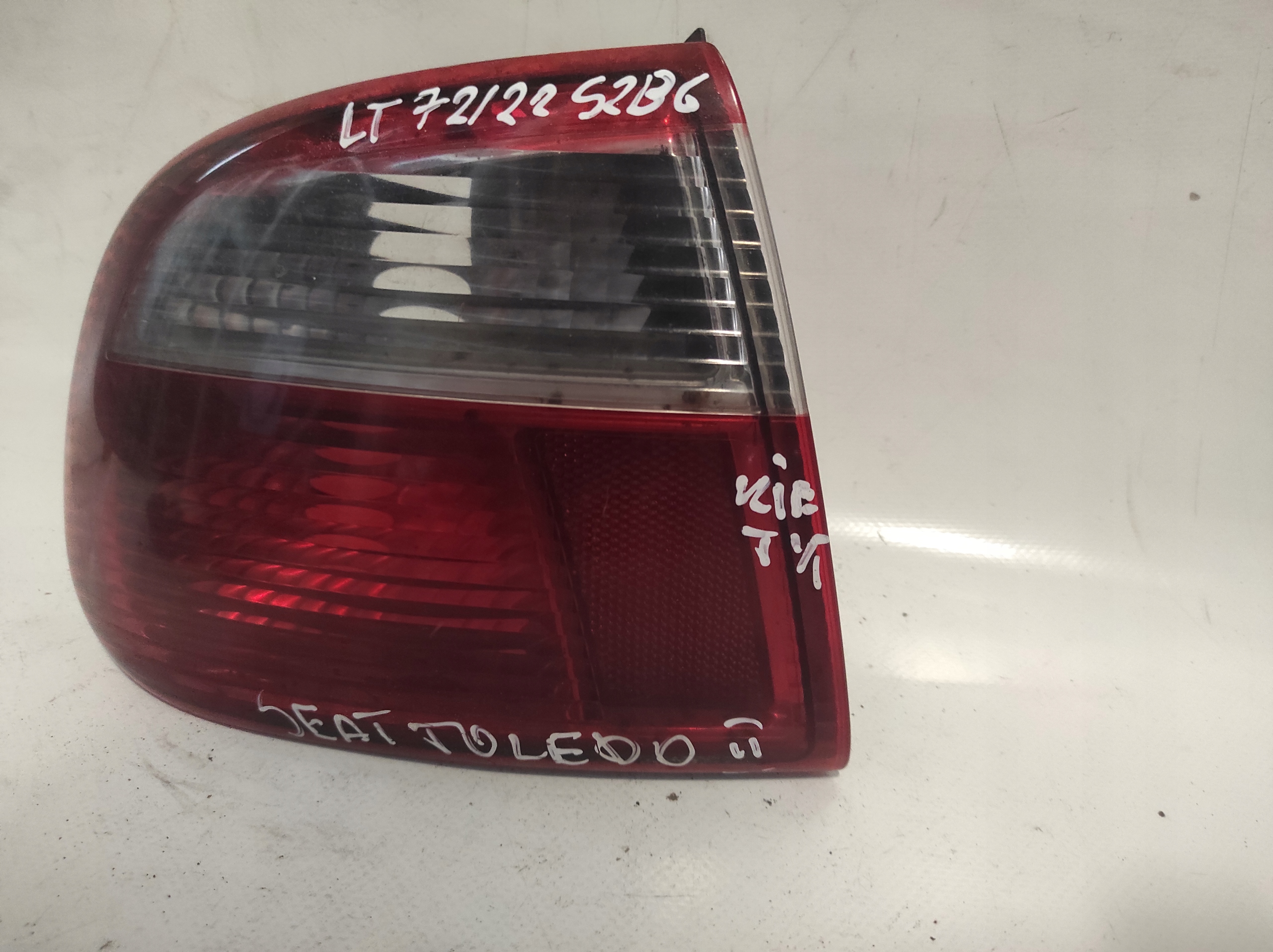 SEAT TOLEDO II light left rear part rear sedan