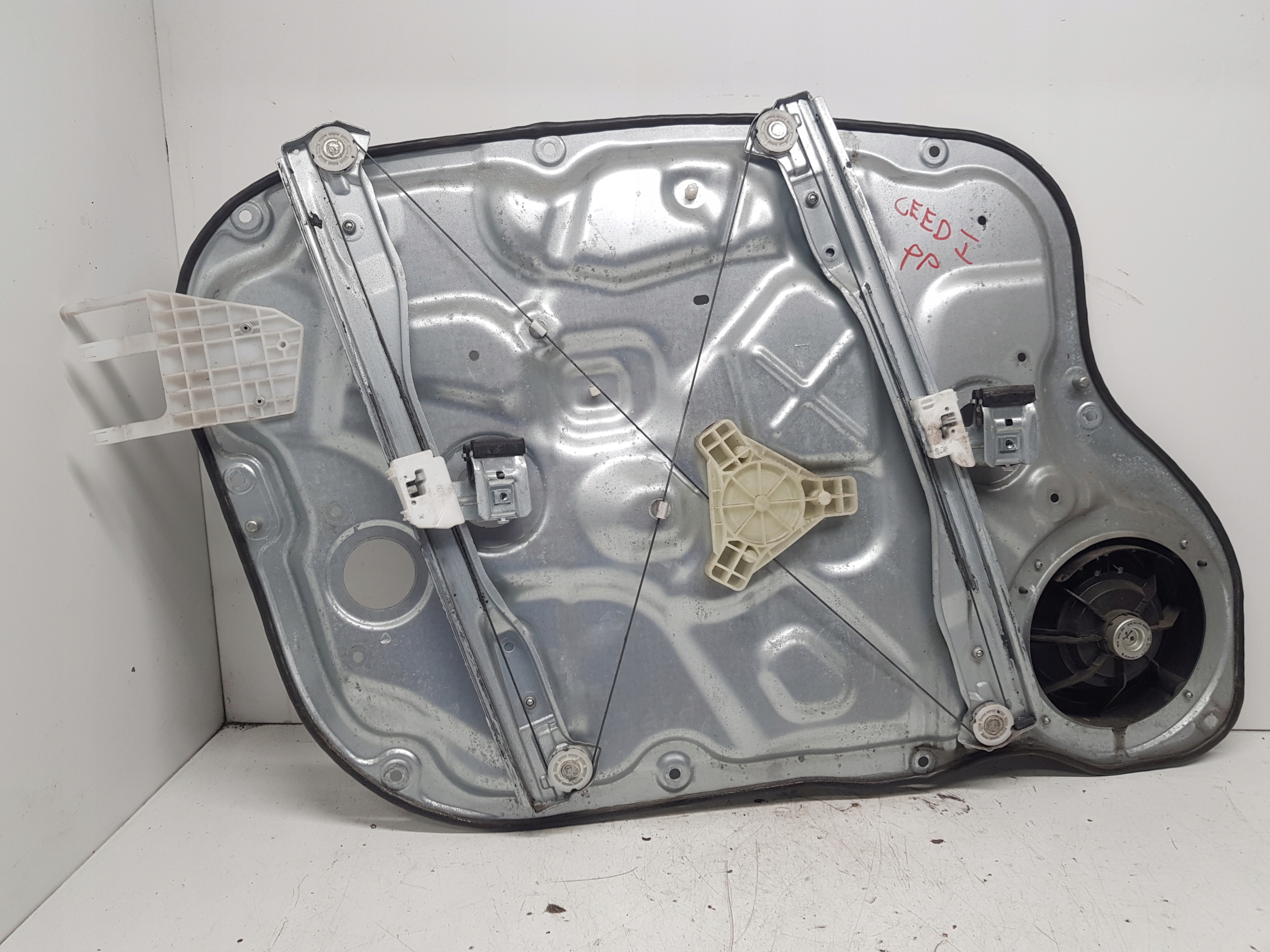 KIA CEED and KOMBI window regulator right front 82480-1H030