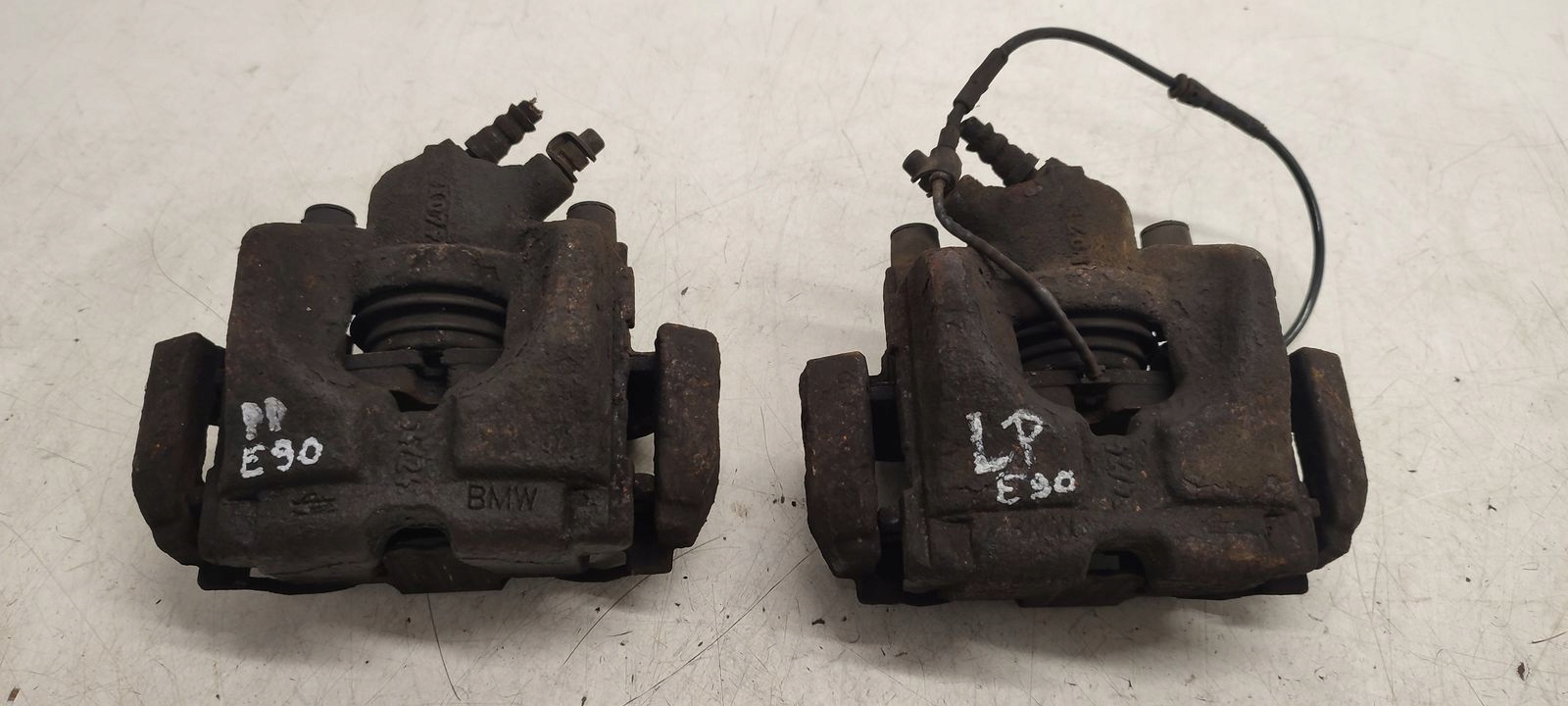caliper front front right left BMW E90 2,0i