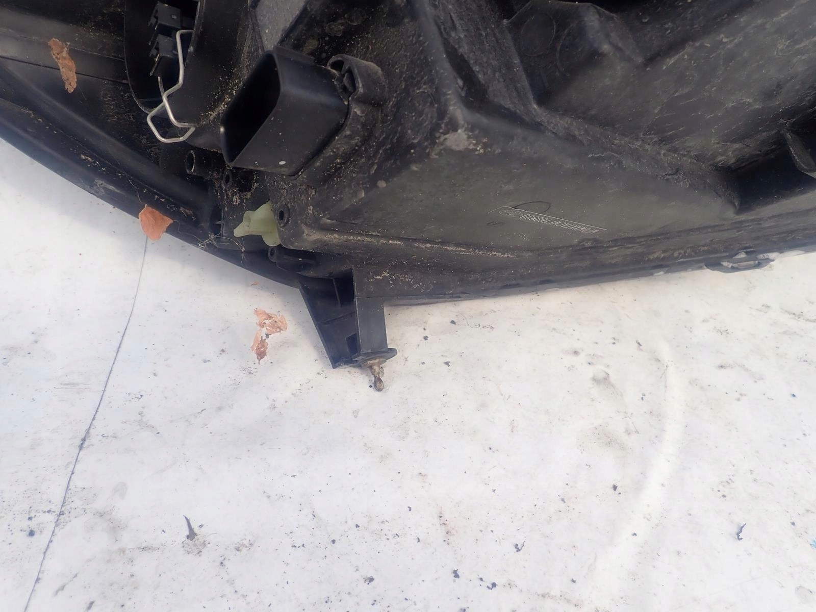 FORD TRANSIT COURIER 14- light front front left