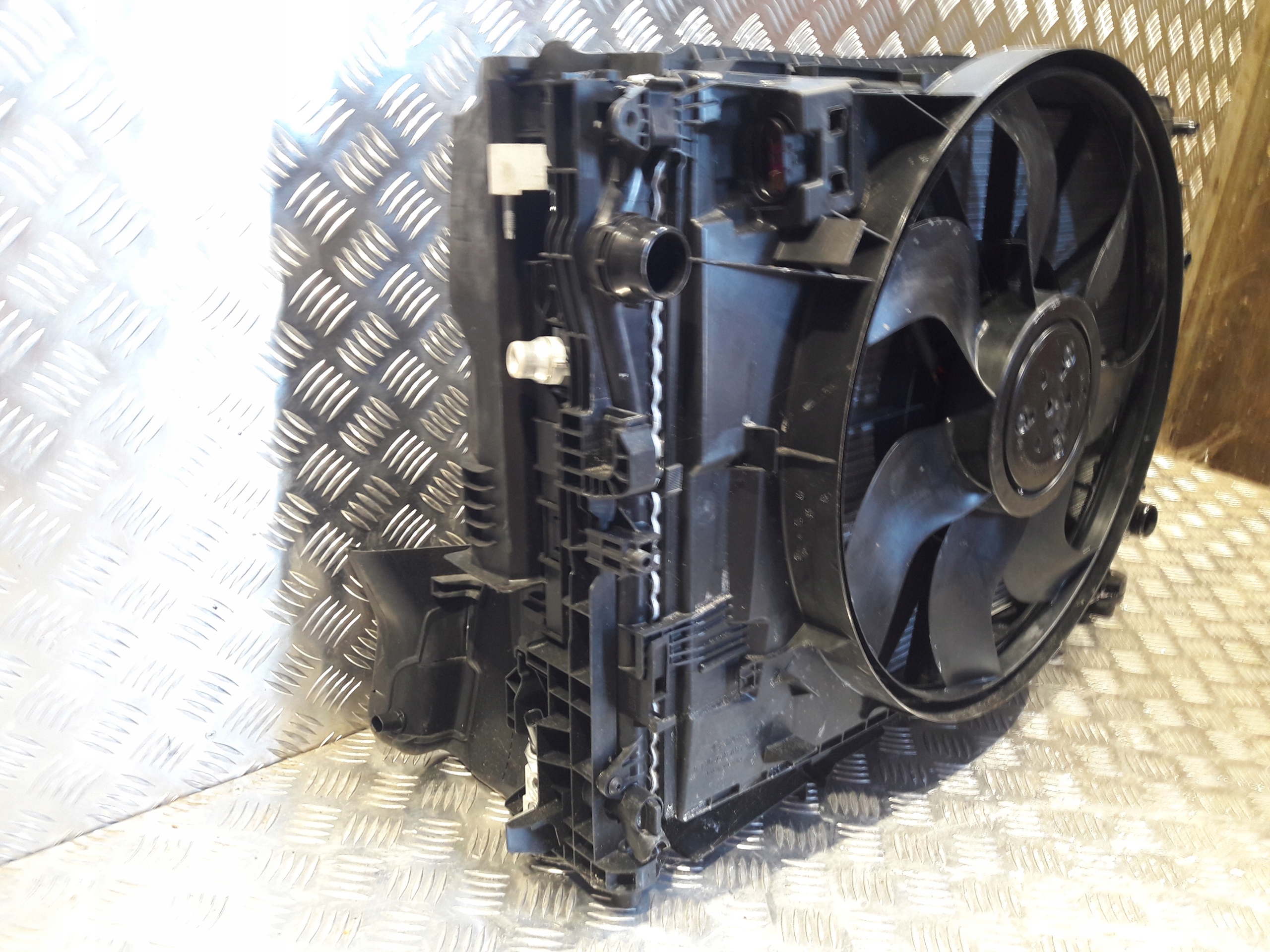 MERCEDES C W205 WENTYLATOR CHŁODNICE A0999061000 Typ samochodu Samochody osobowe