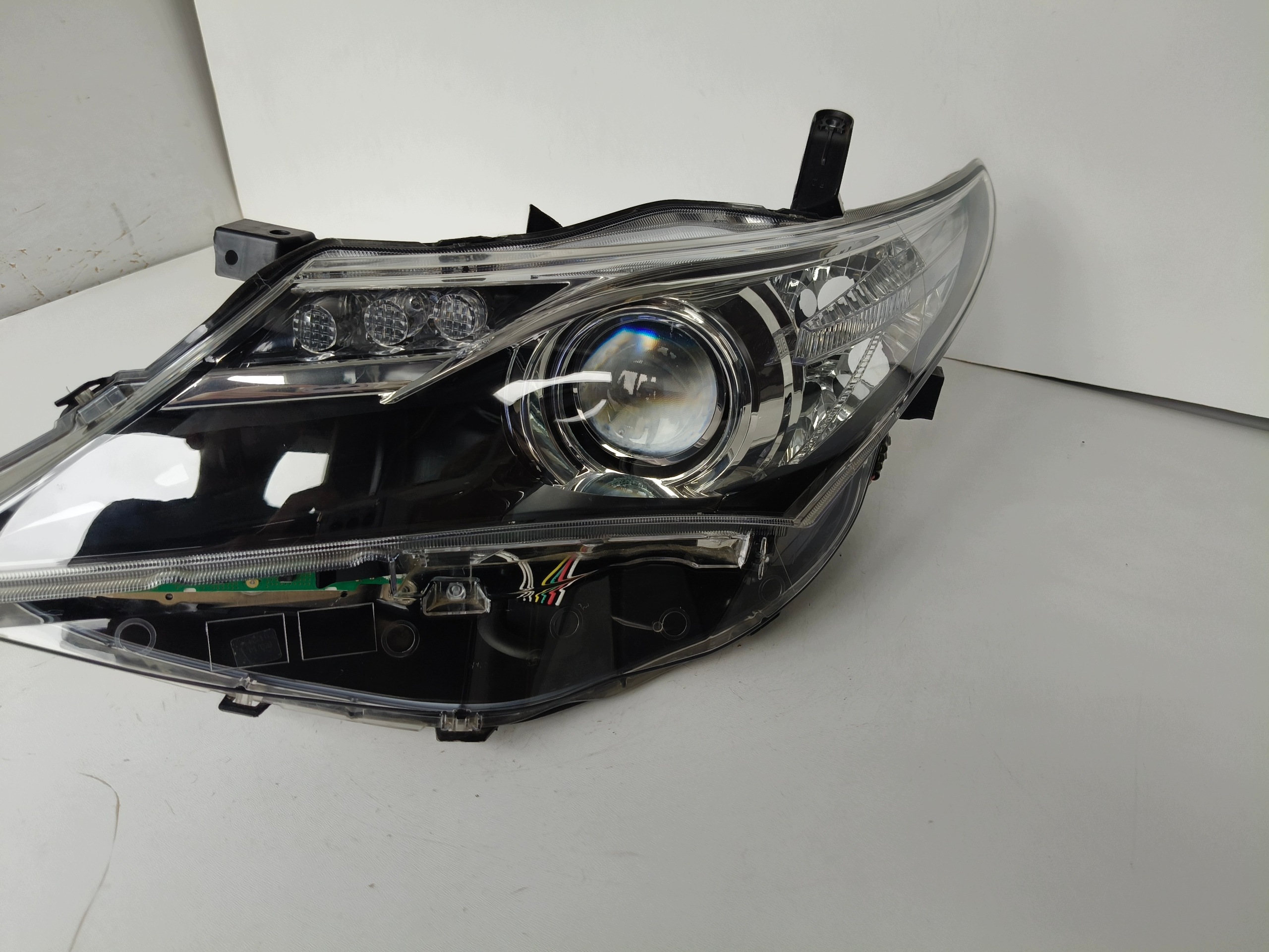 light left REFLEKTOR TOYOTA AURIS II 12-15 LED