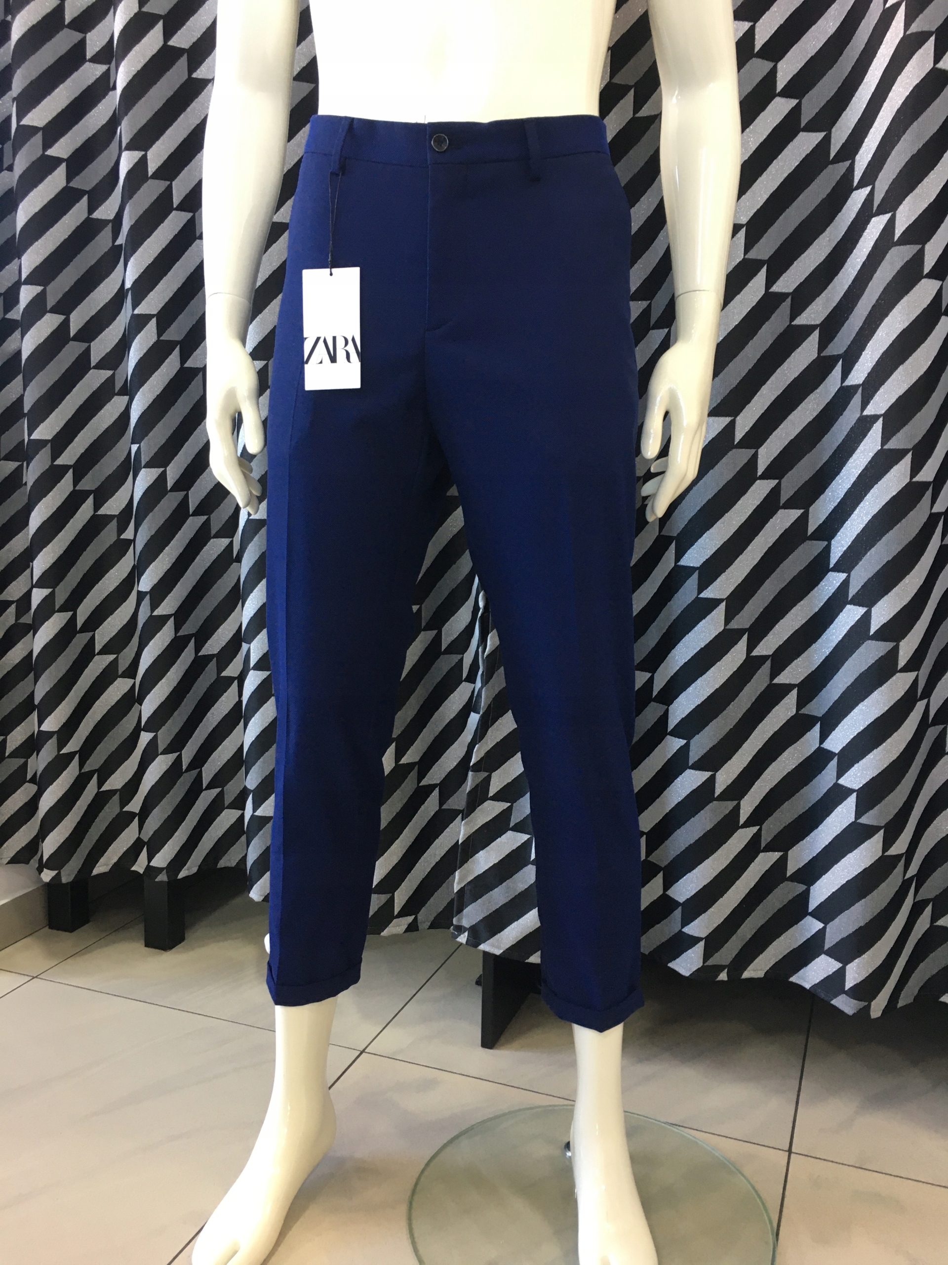 Zara Man, eleganckie spodnie z drobnym wzorem, 42
