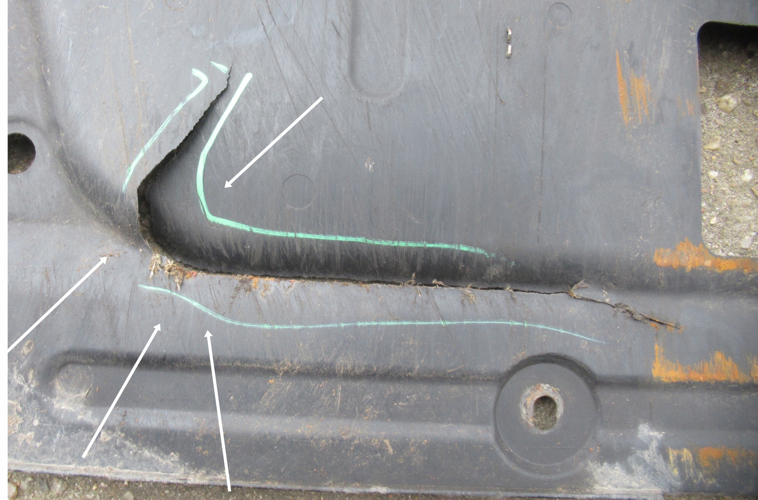 VOLVO V70 2.0 D 09R cover cover below engine